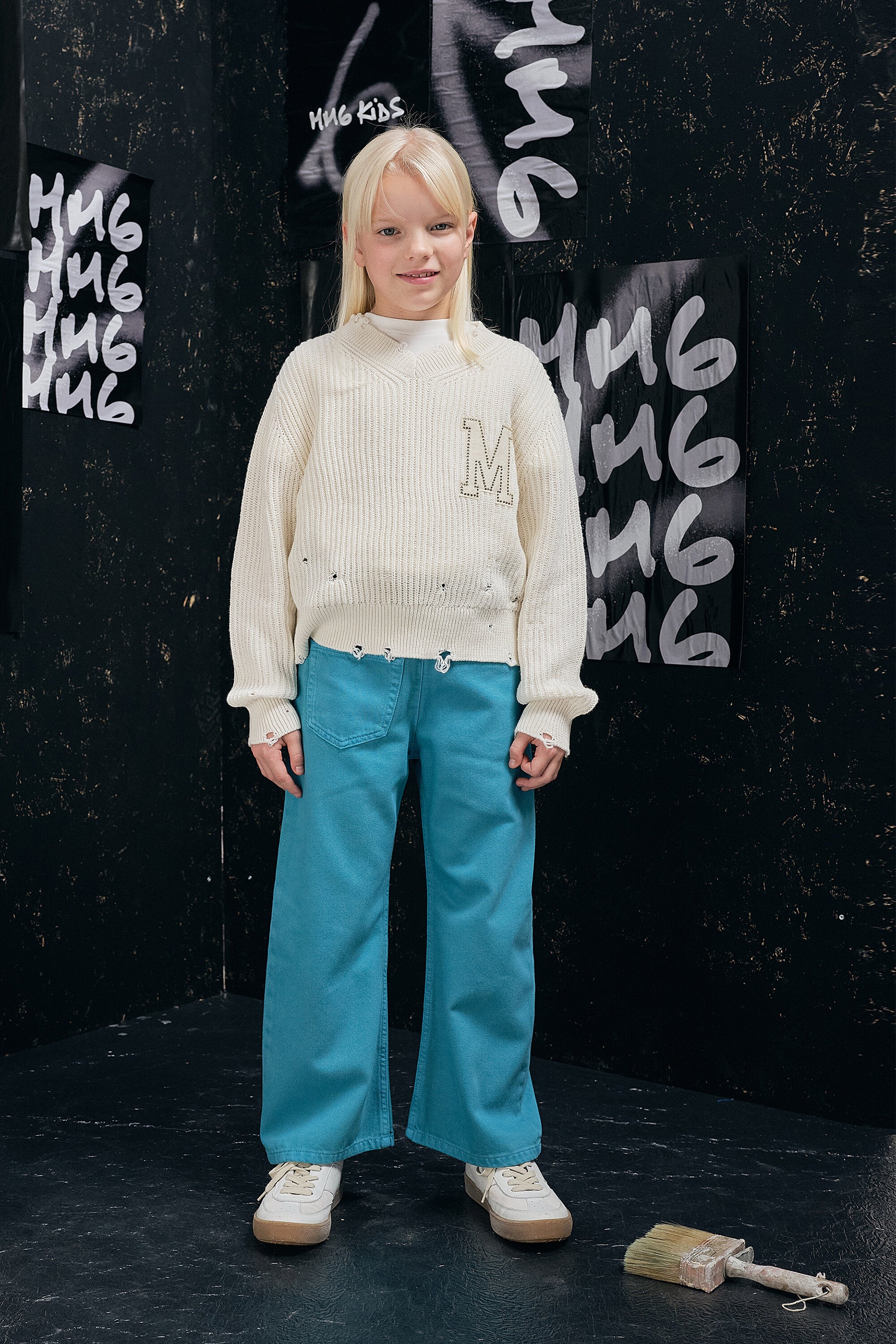 V-Ausschnitt Pullover mit Rissen