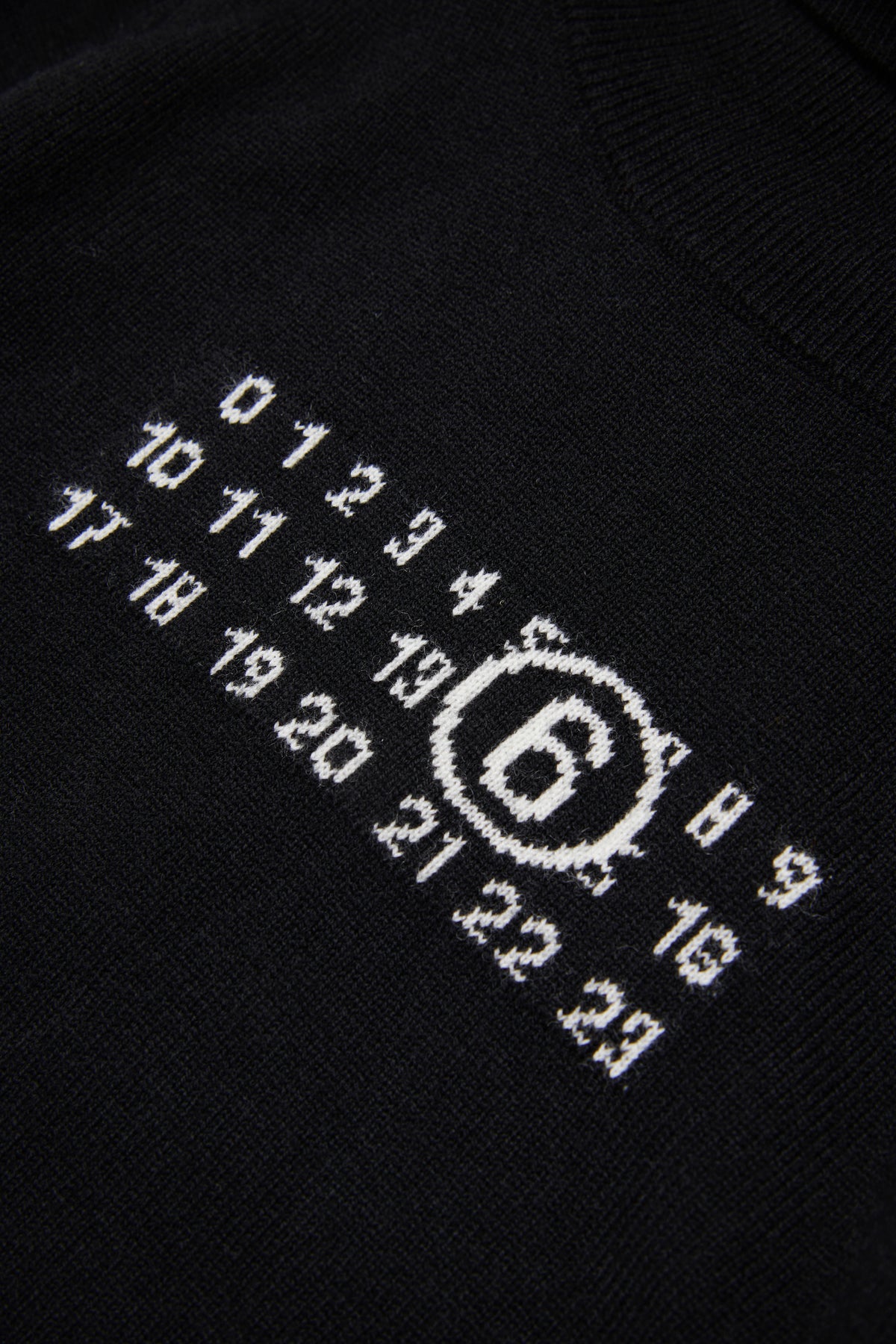 Rollkragenpullover mit Logo
