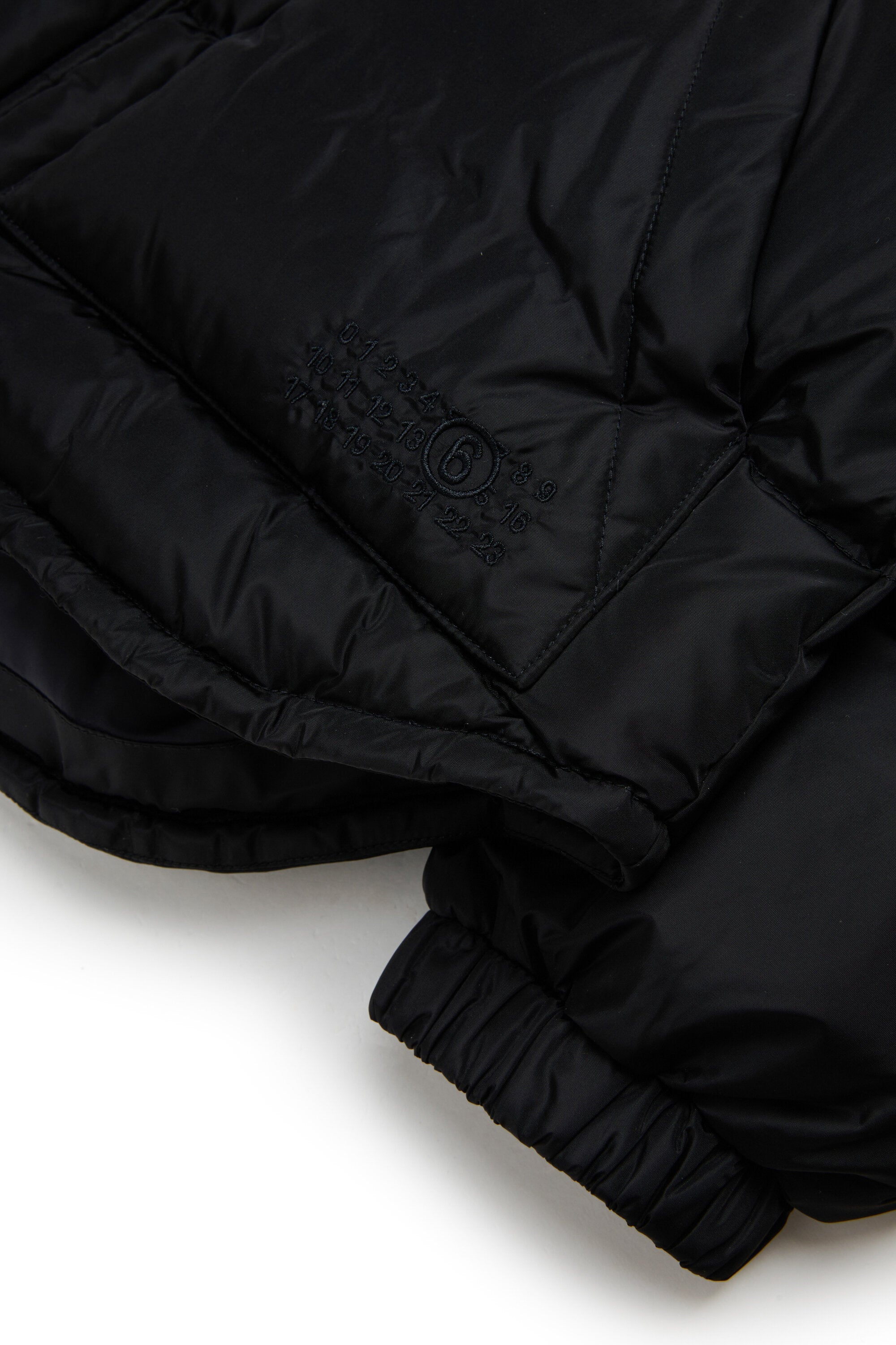 Gefütterte Jacke mit Logo