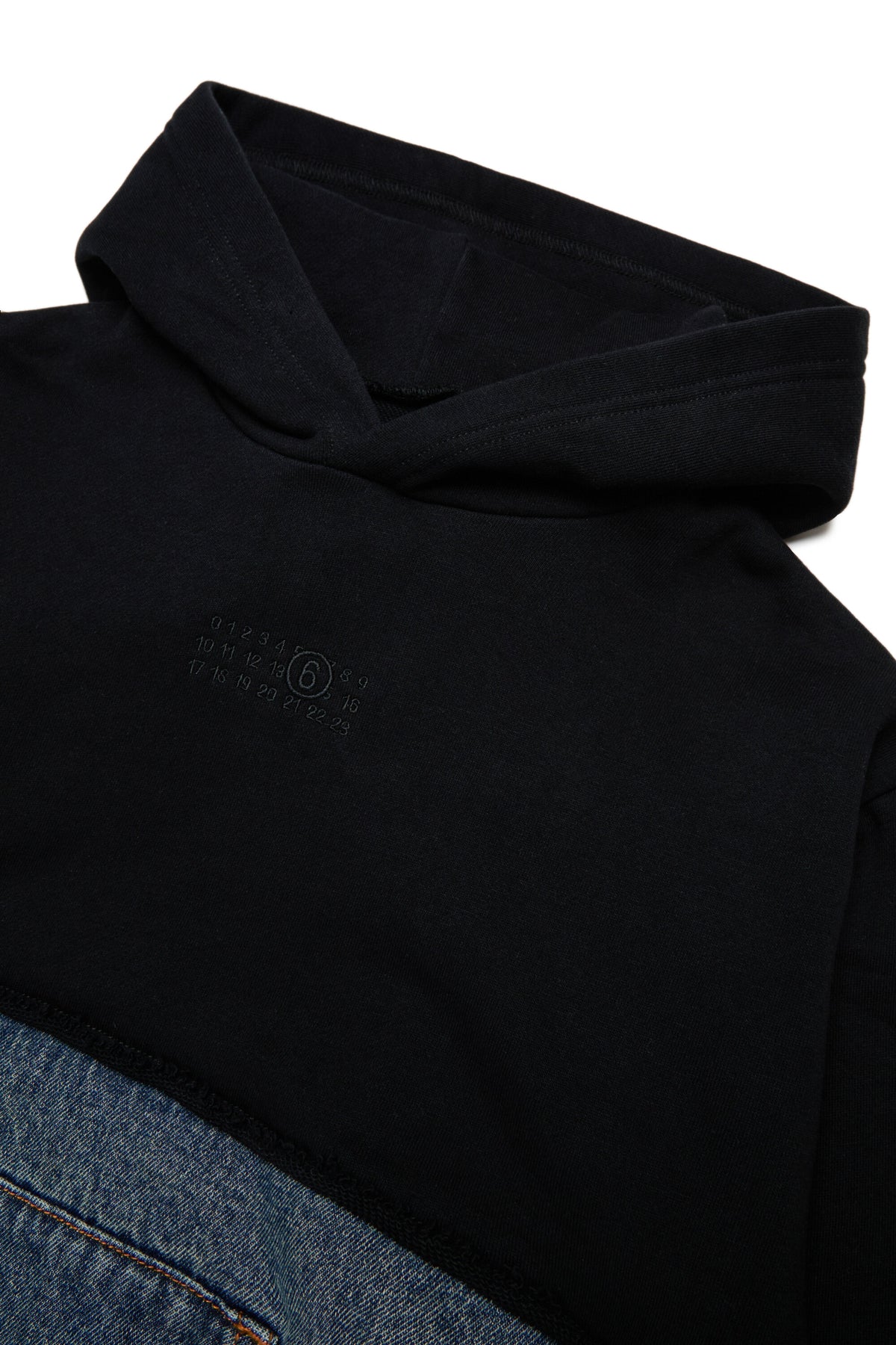 Kapuzensweatshirt aus Sweatstoff und Denim