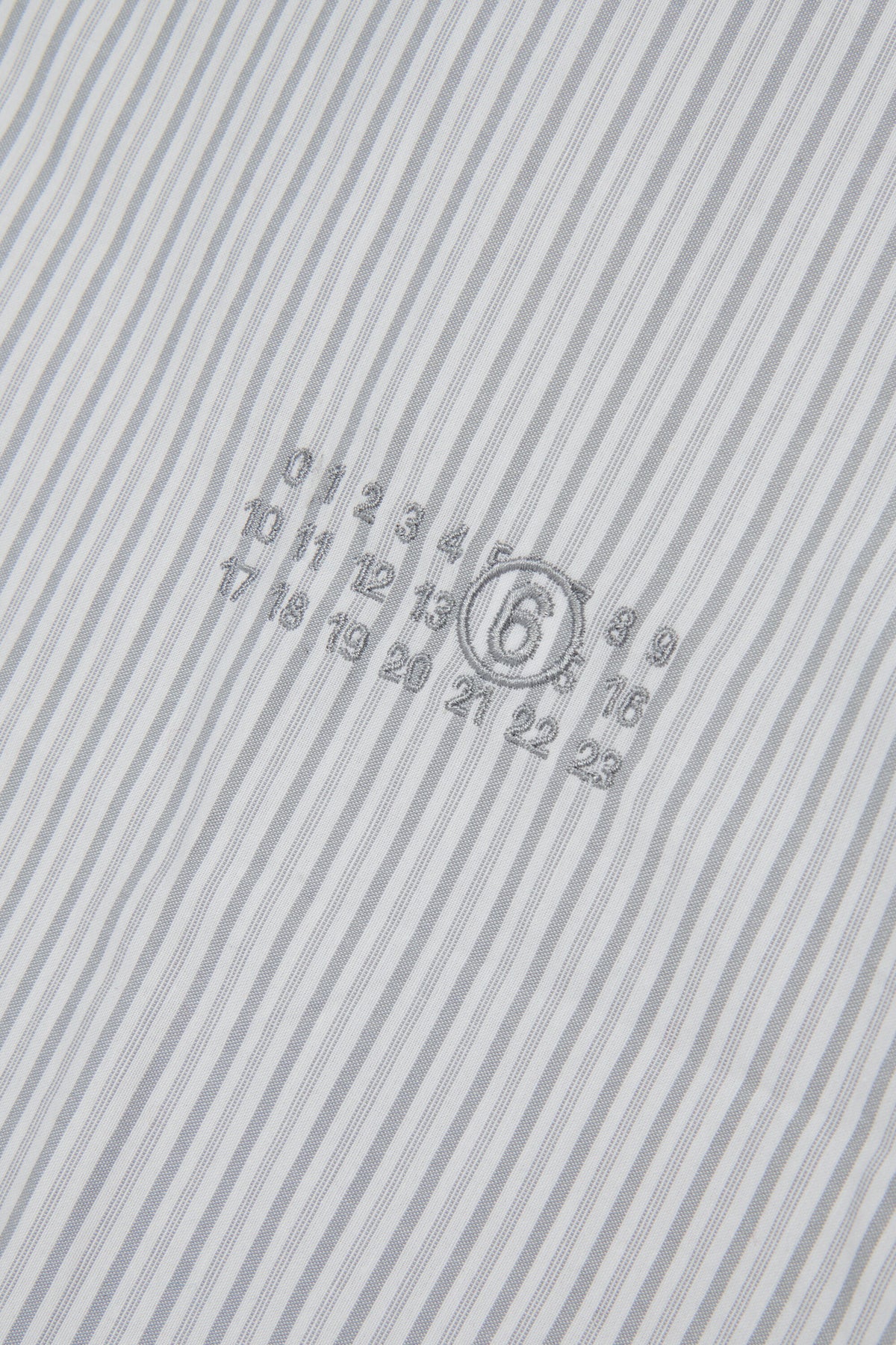 Gestreiftes Hemd mit Logo