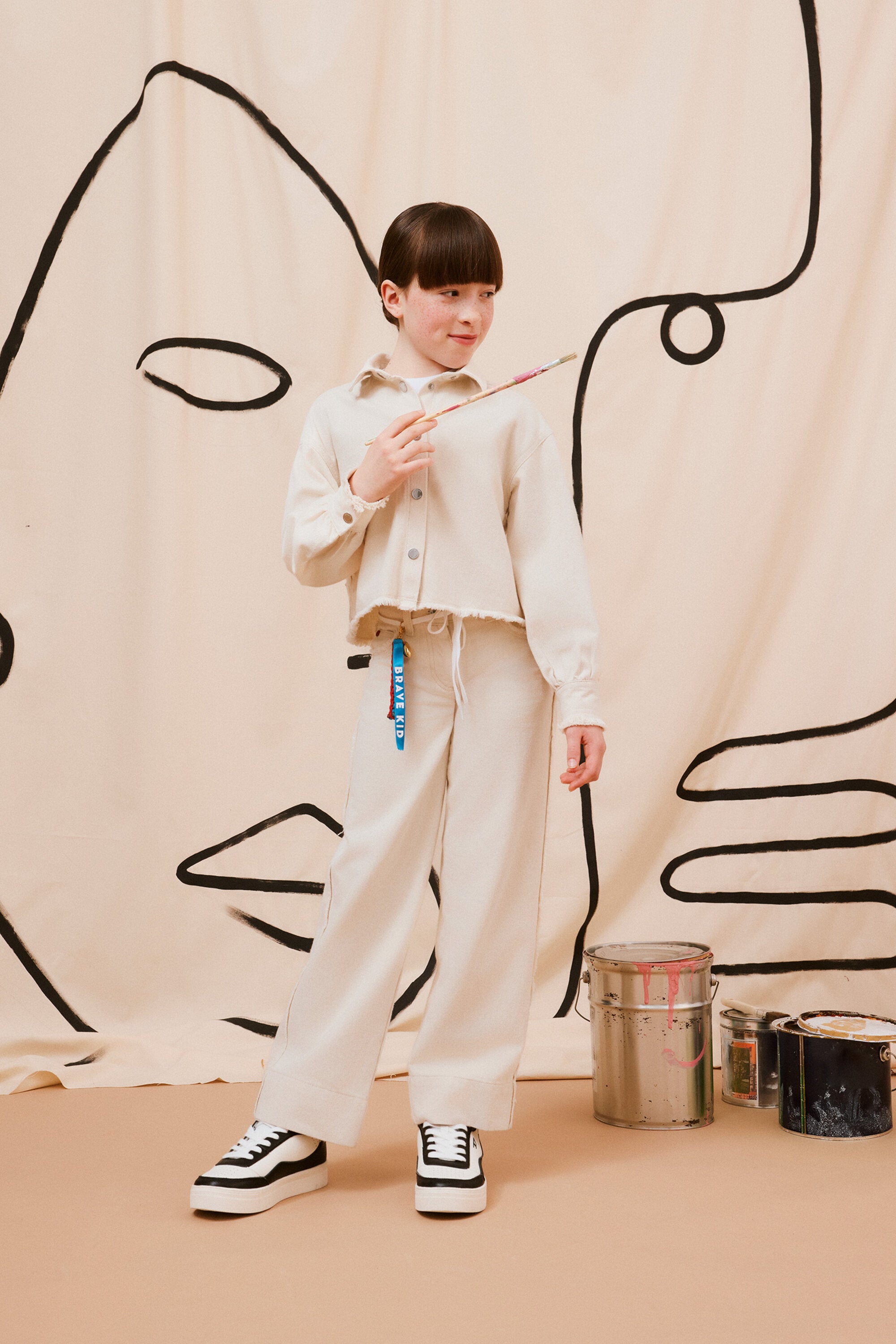 Jeans flare con dettagli a taglio vivo