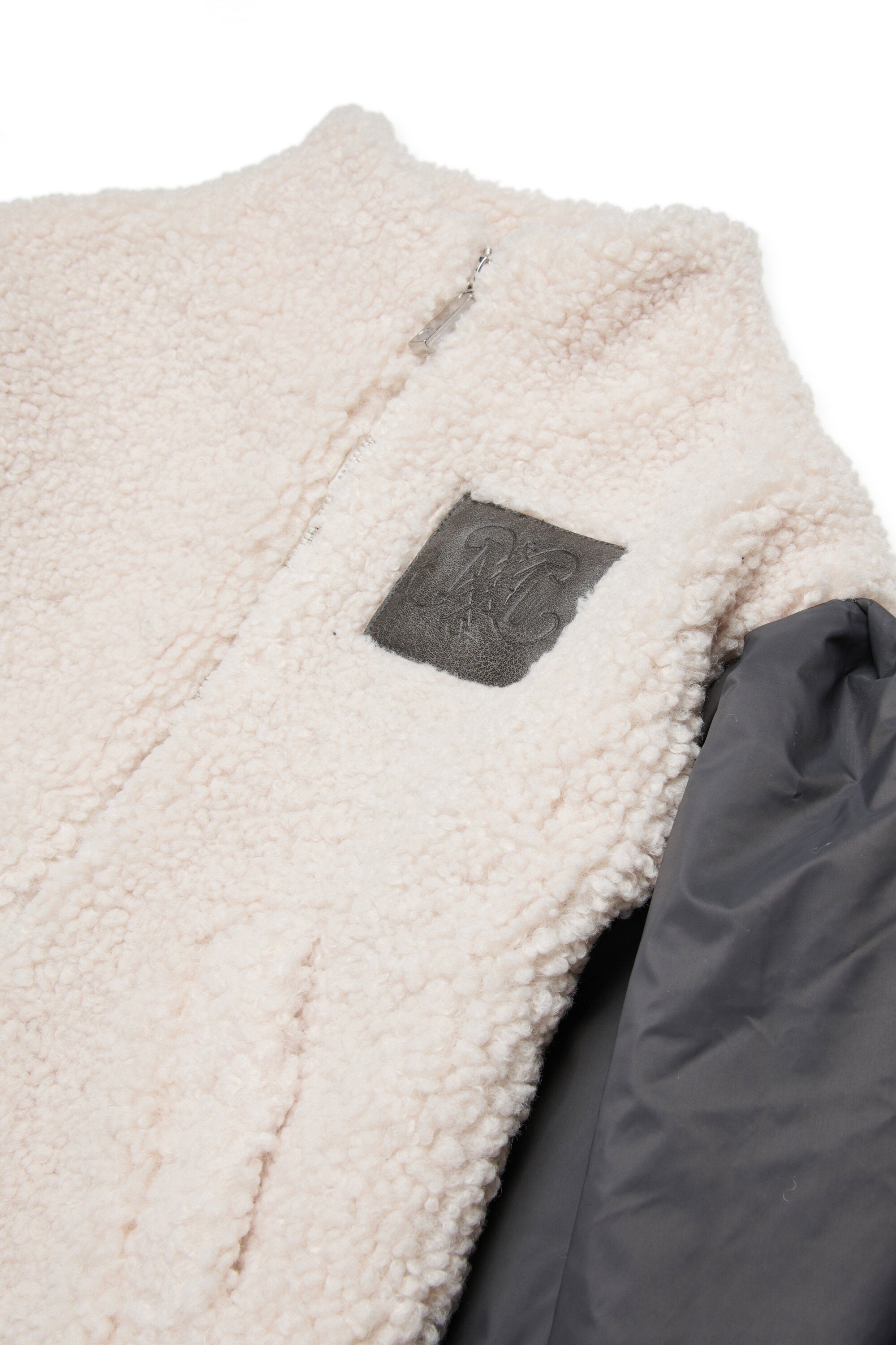 Teddybomberjacke mit kontrastierenden Ärmeln