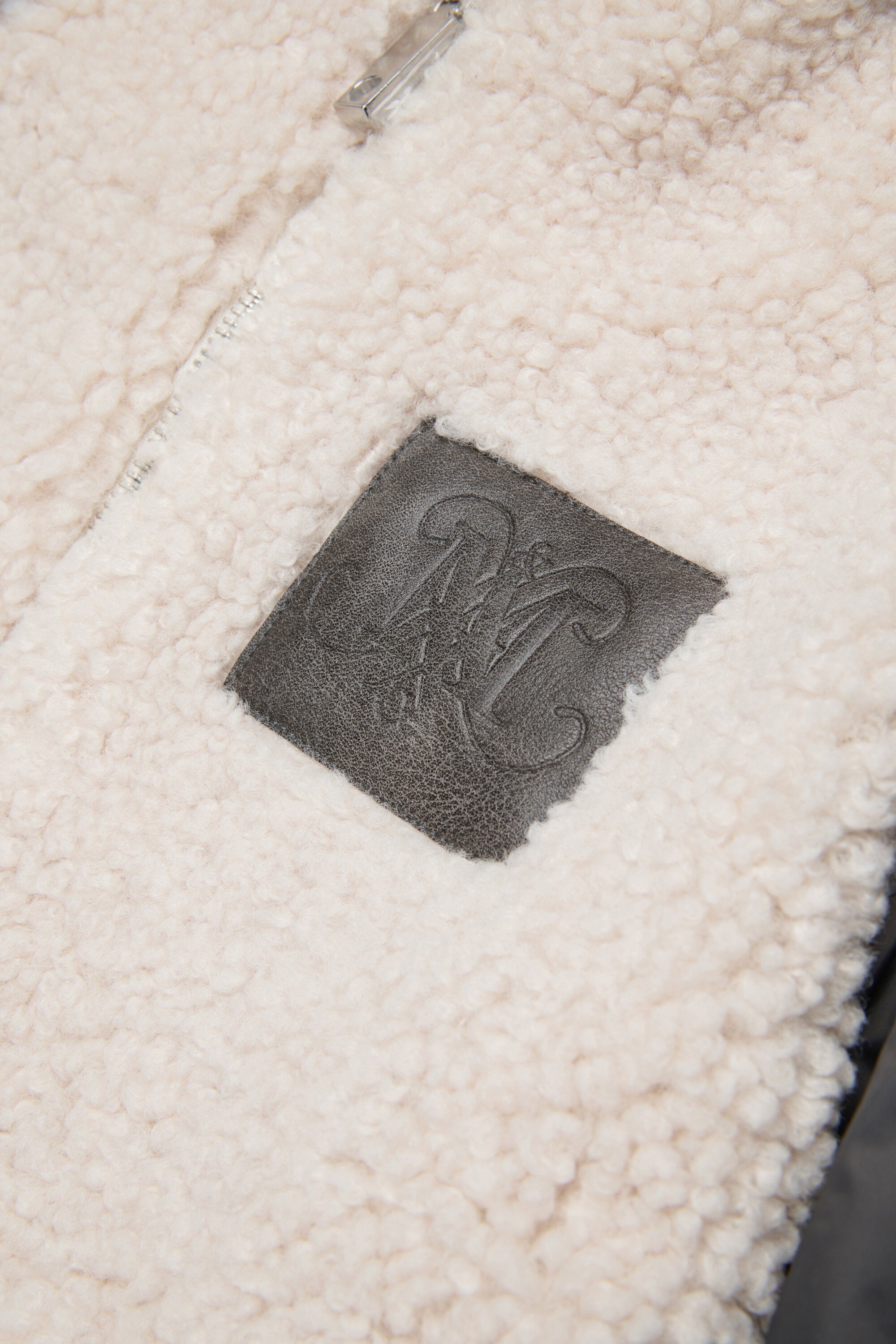 Teddybomberjacke mit kontrastierenden Ärmeln