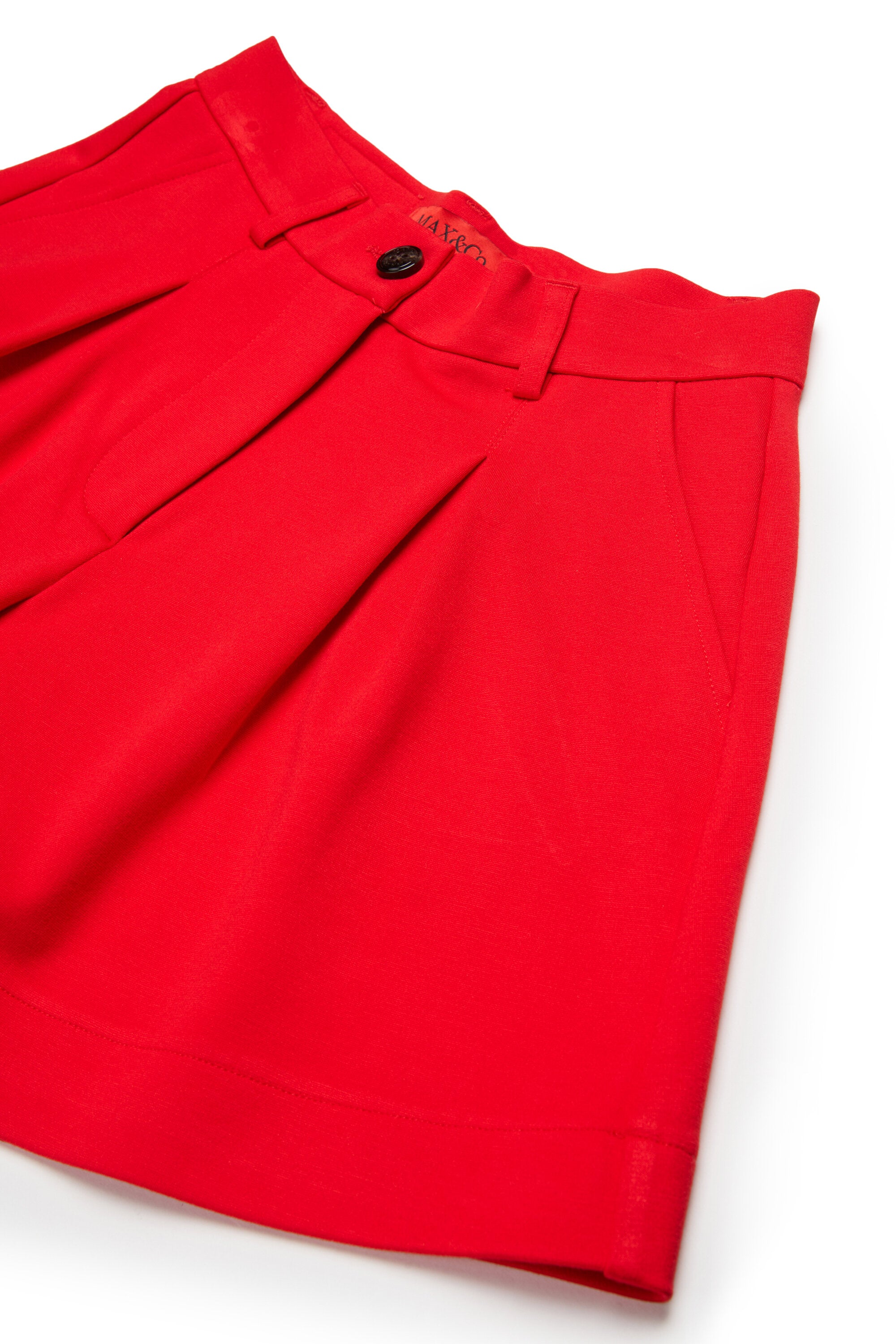 Formelle Shorts mit Logo auf der Rückseite