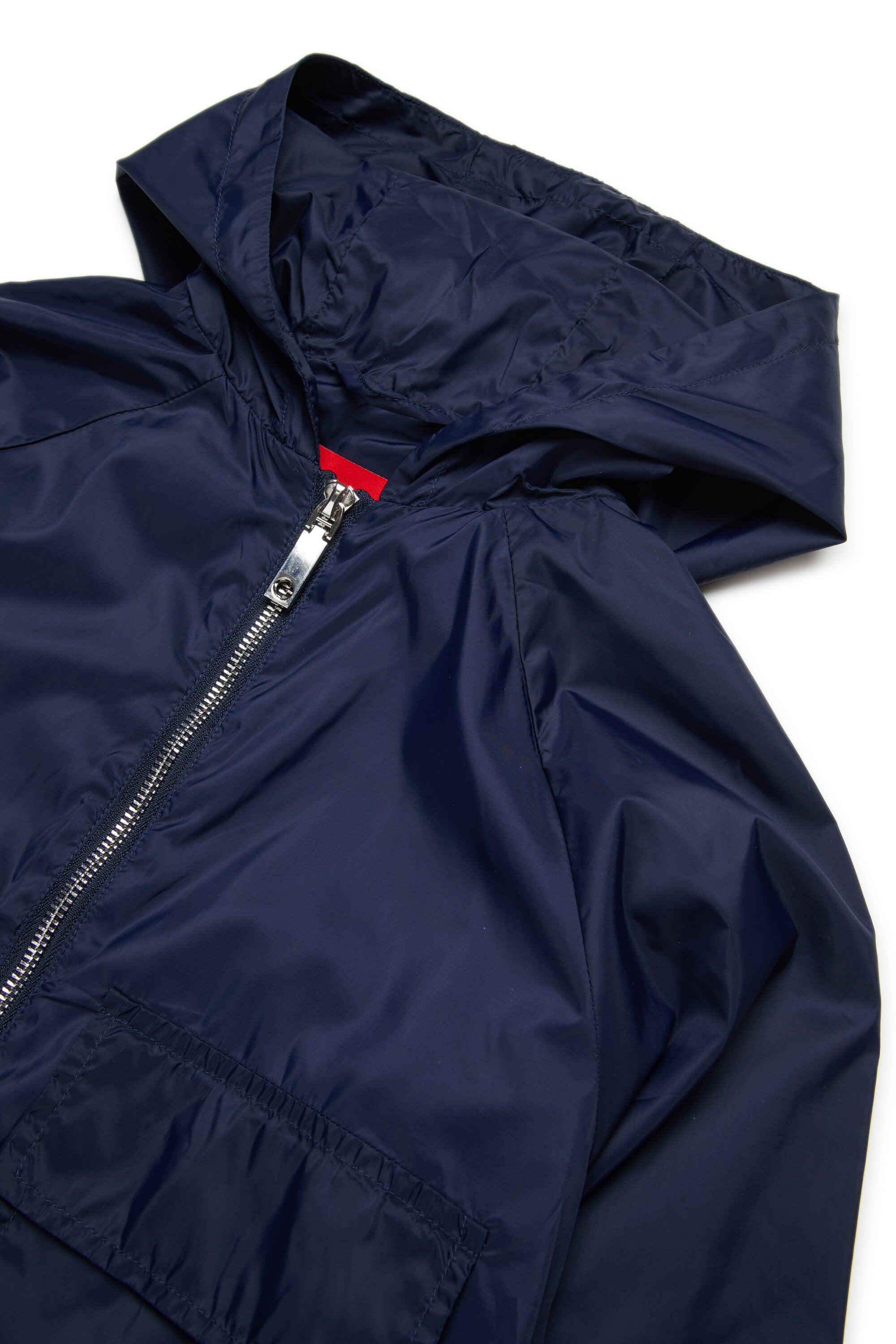 Windjacke mit aufgedrucktem Logo