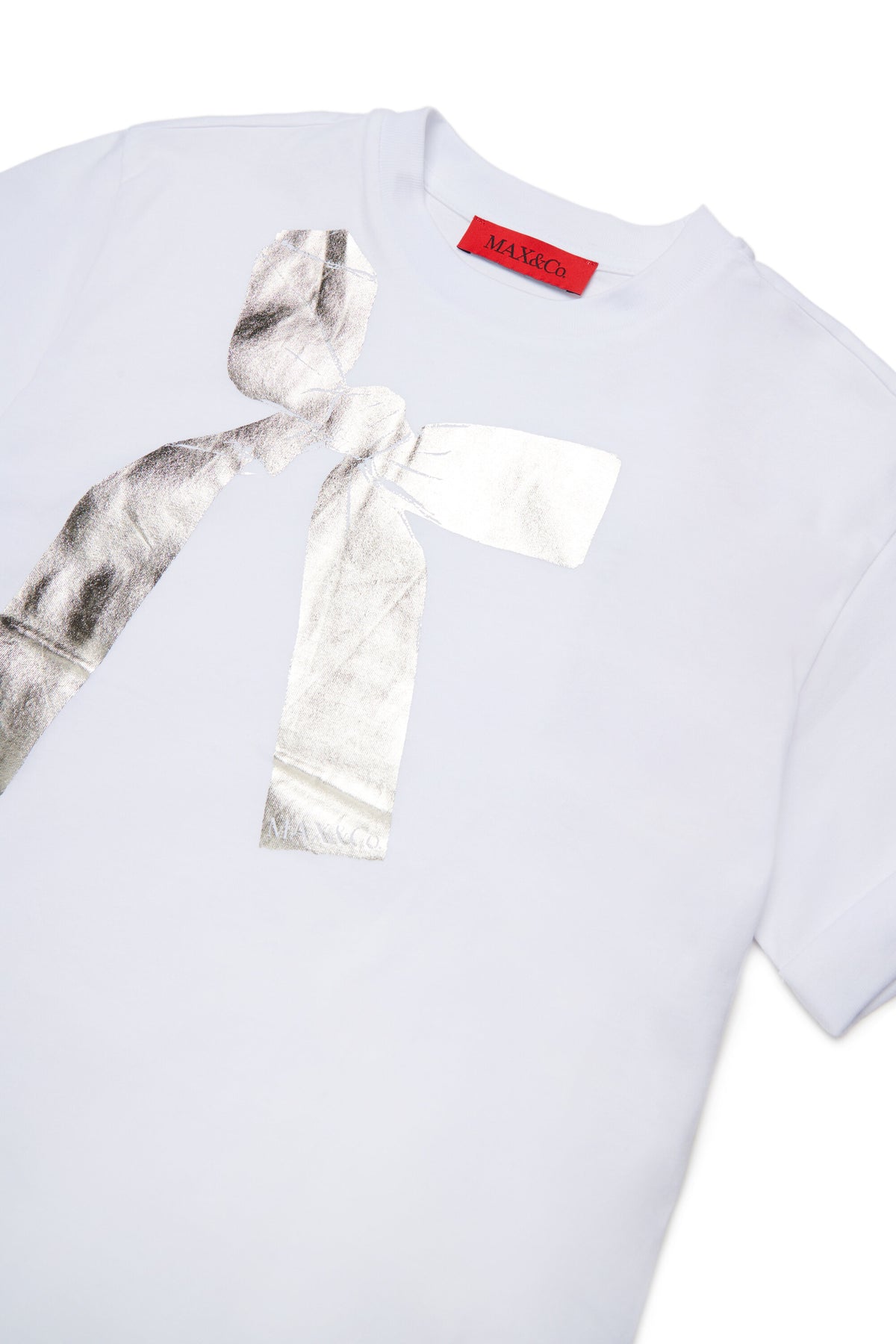 Camiseta con estampado de lazo metalizado