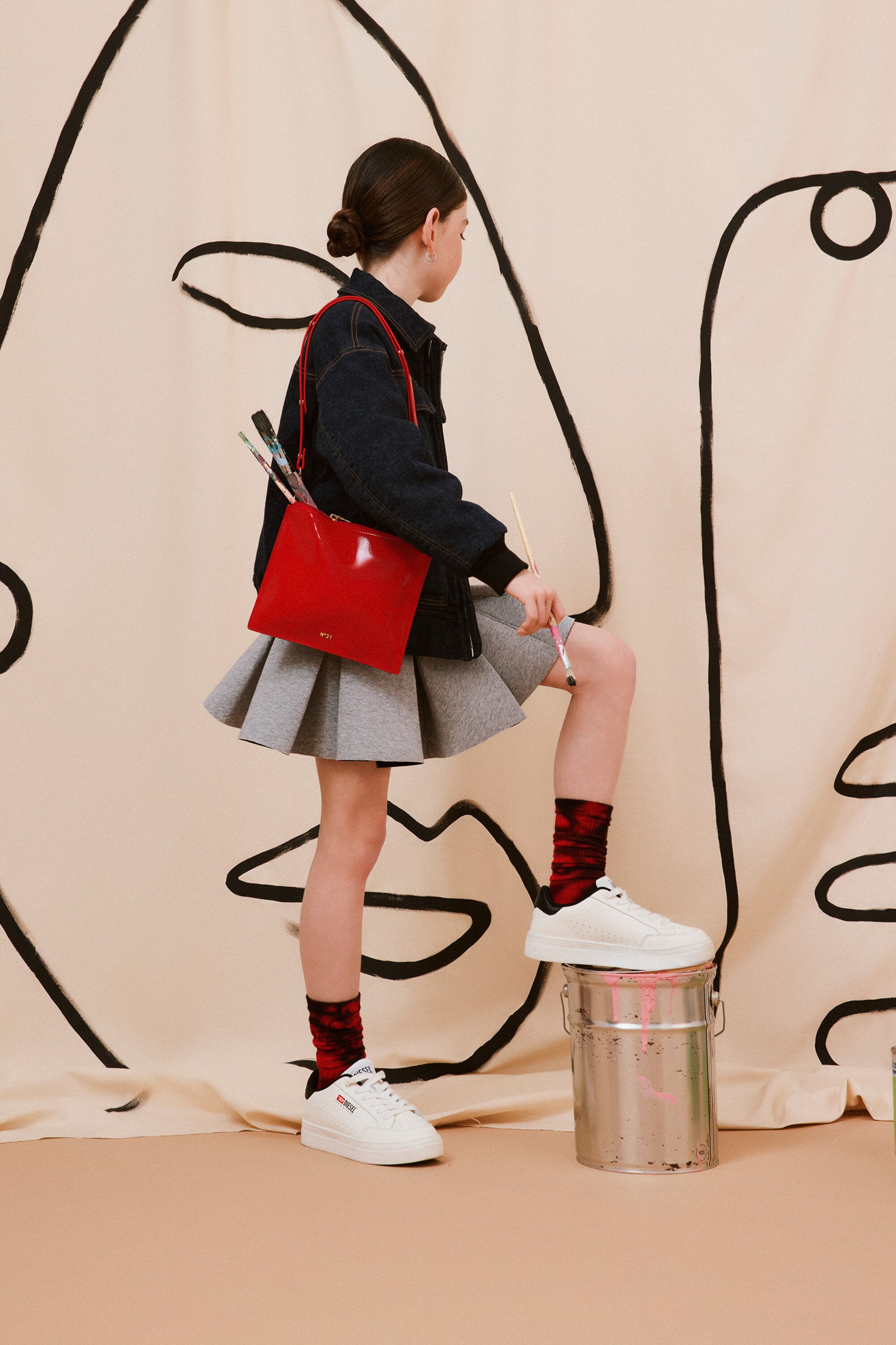 Sac enveloppe en cuir verni avec logo