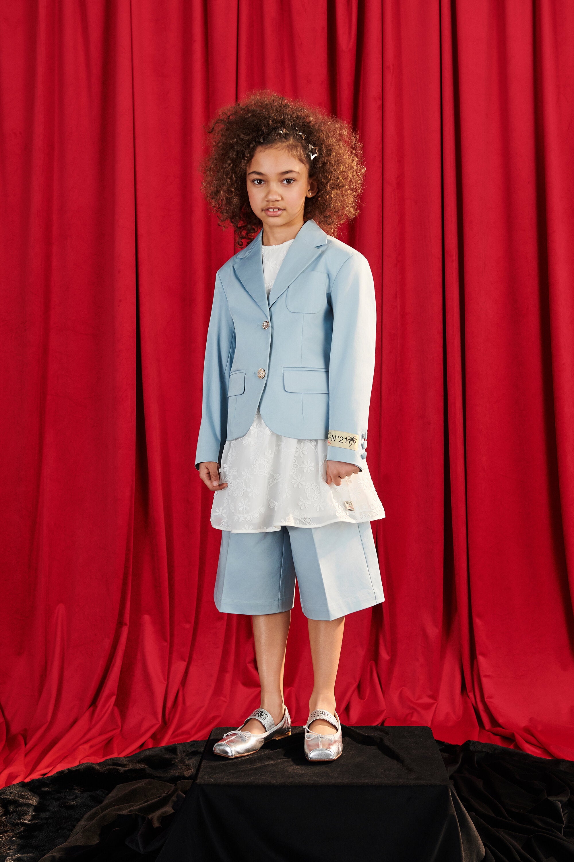 Giacca blazer con dettagli gioiello