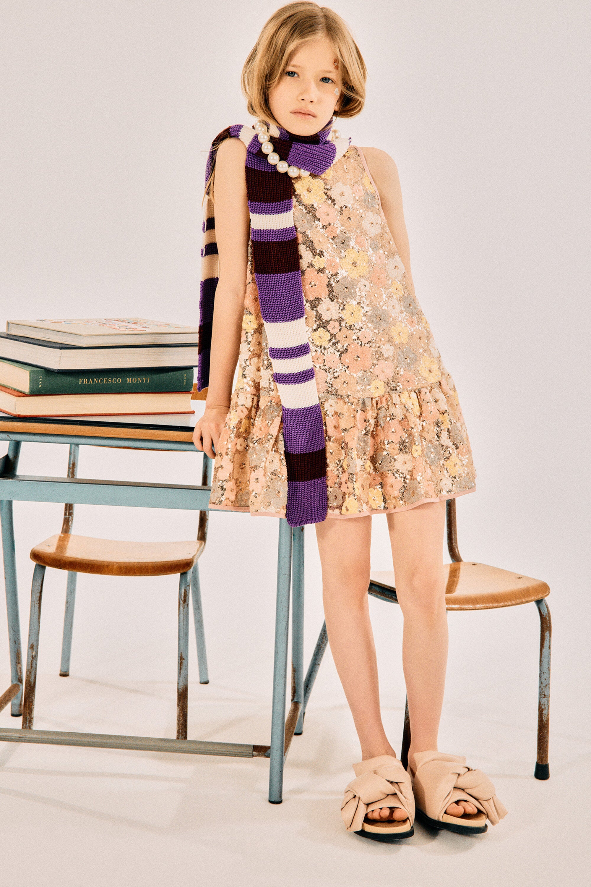 Ärmelloses Kleid mit Pailletten