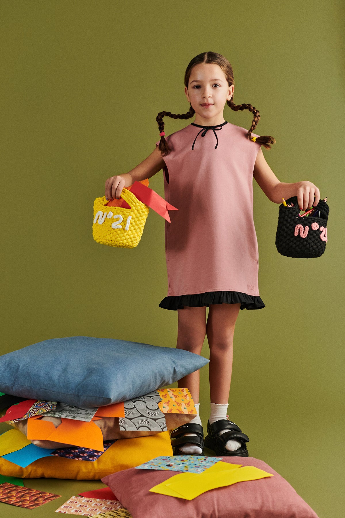 Robe avec volant et nœud contrastant