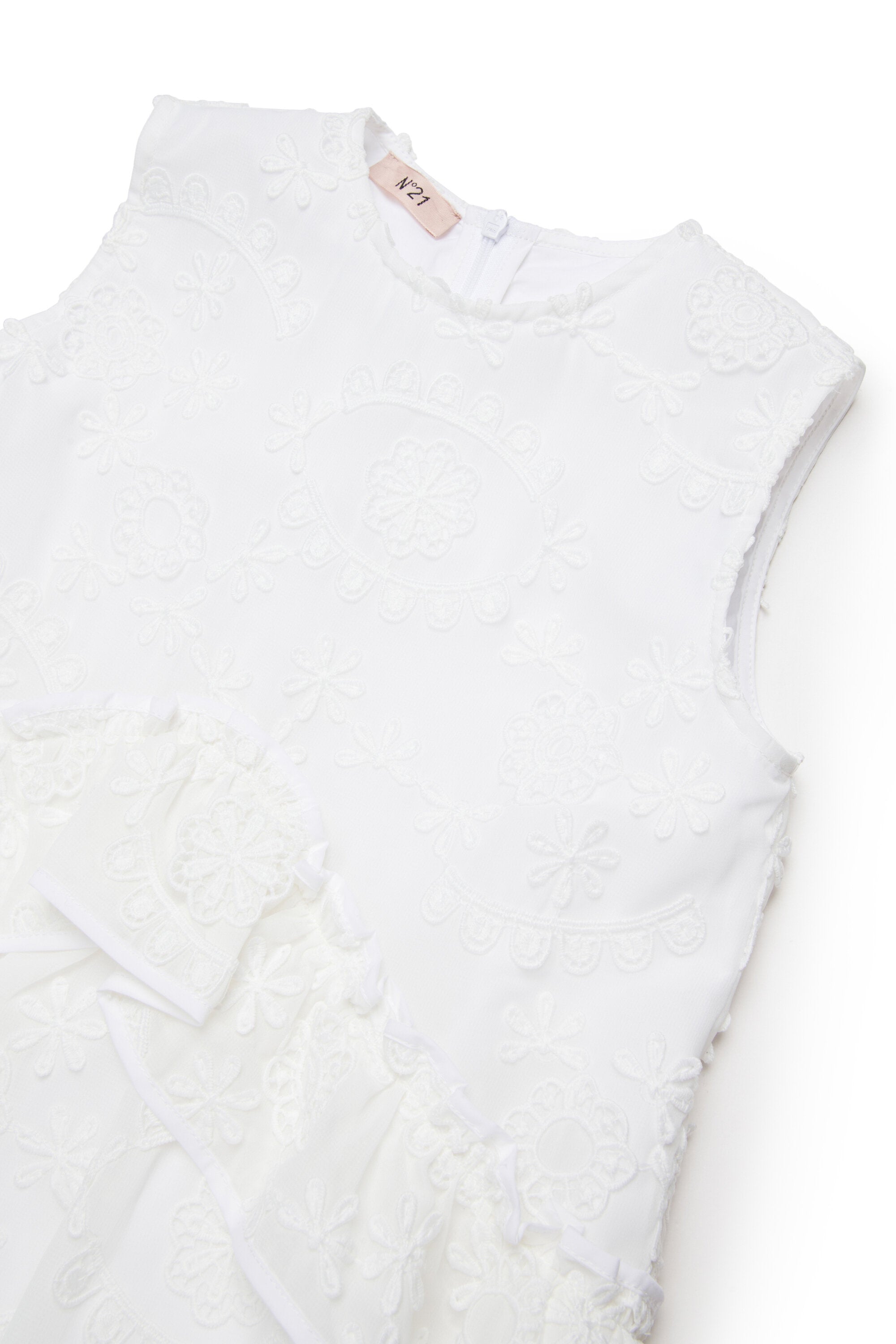 Ärmelloses Kleid mit Stickerei