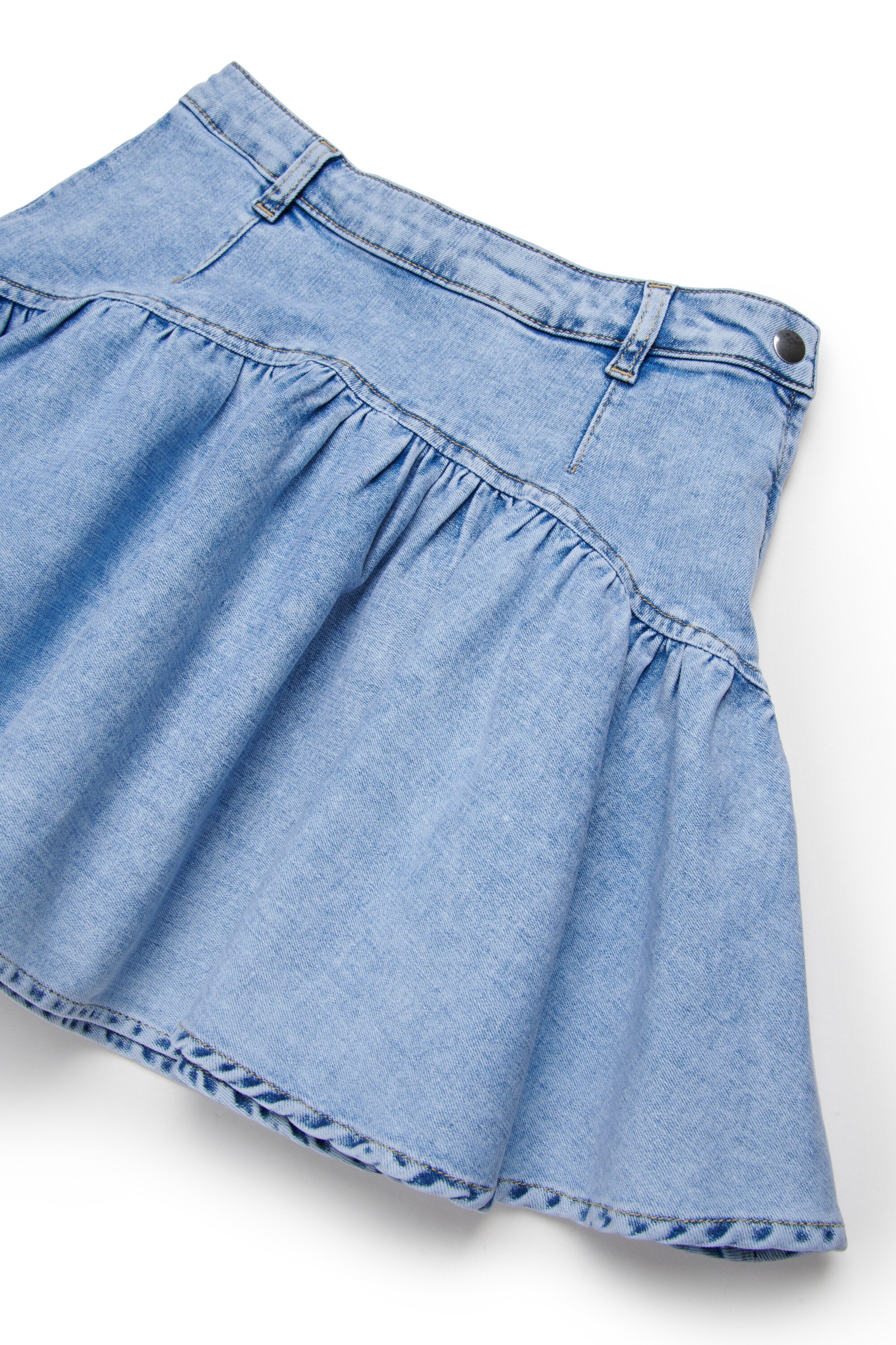 Gonna corta con volant