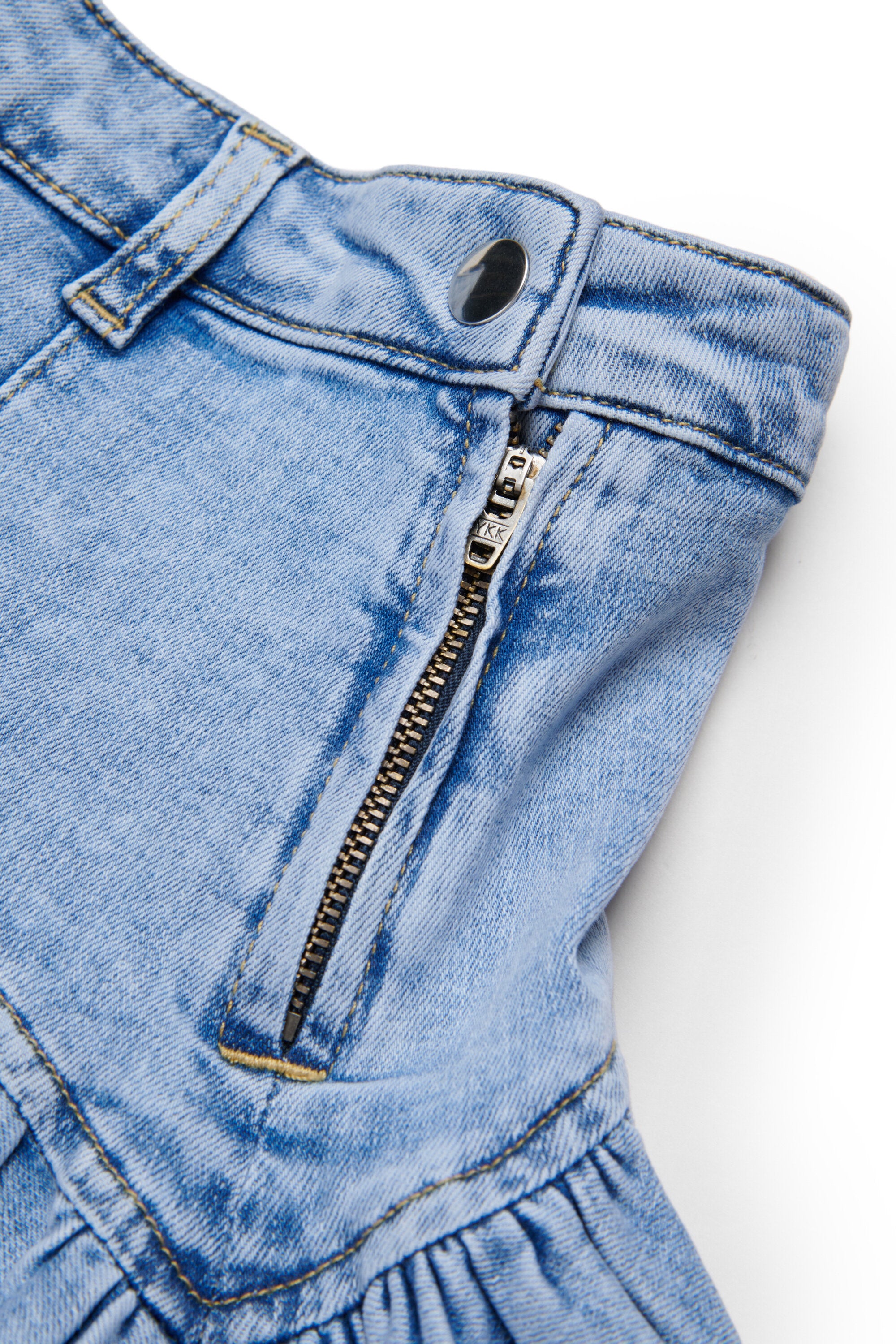 Gonna corta con volant