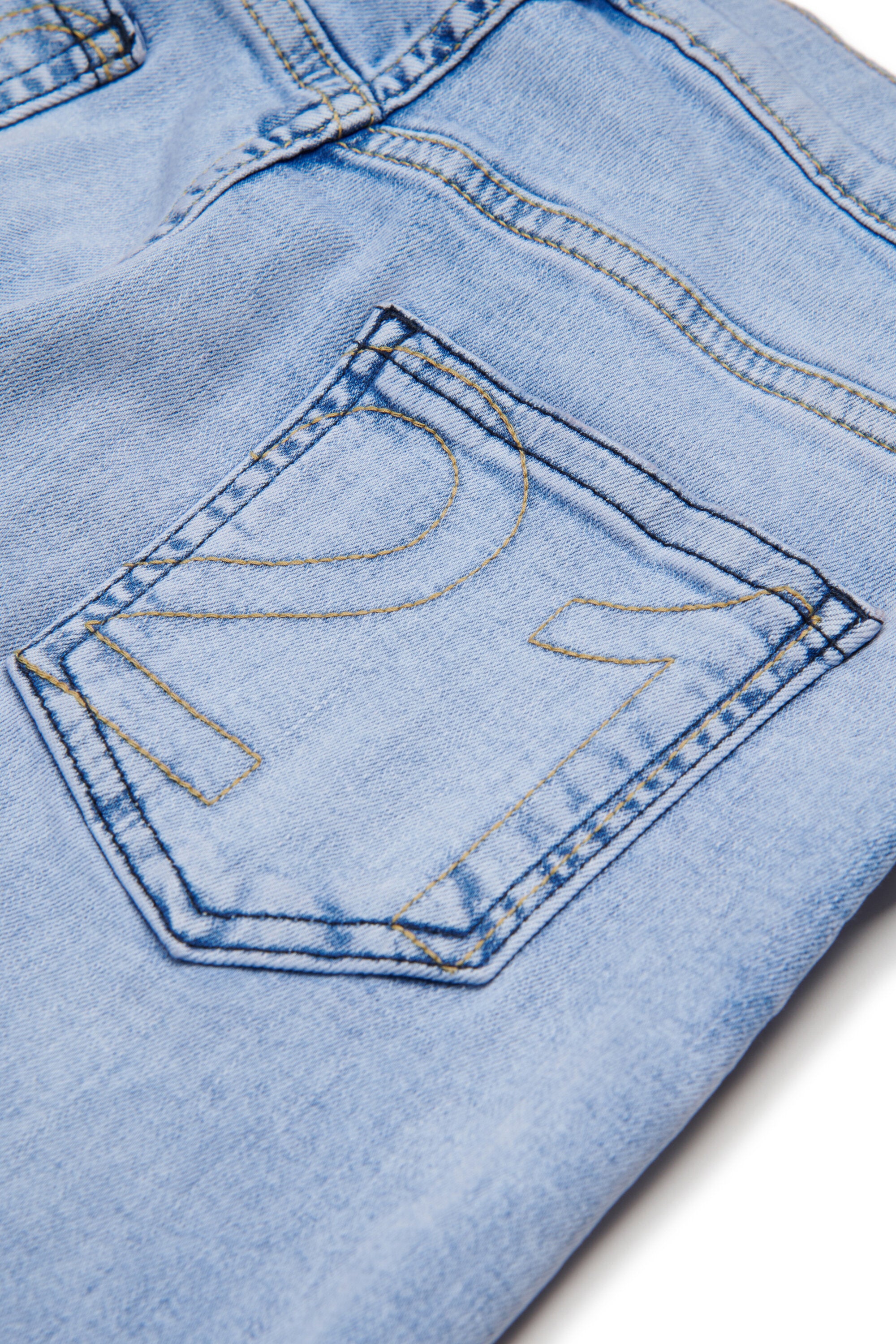 Jeans relaxed lavaggio blu chiaro