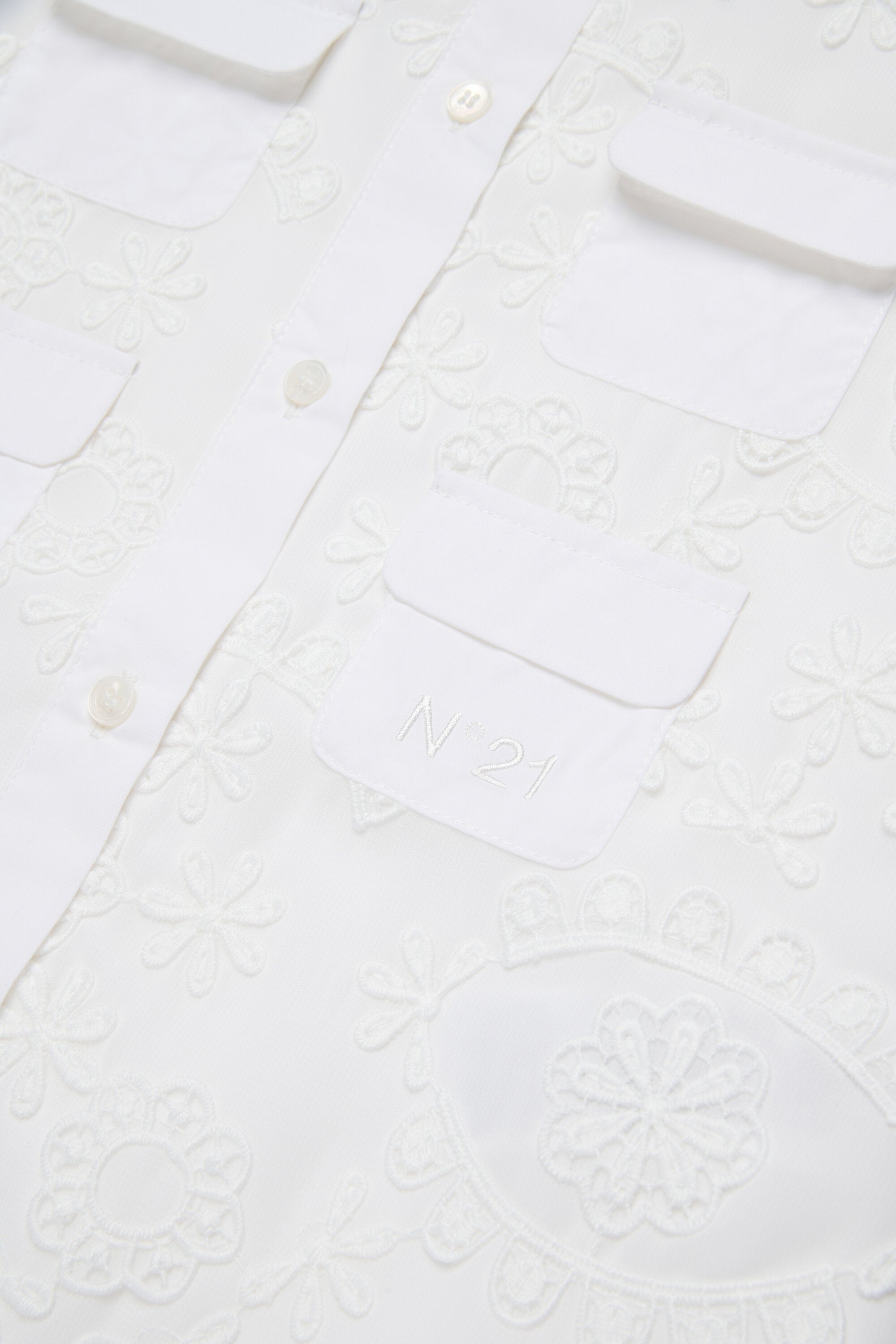 Camisa de manga corta bordada