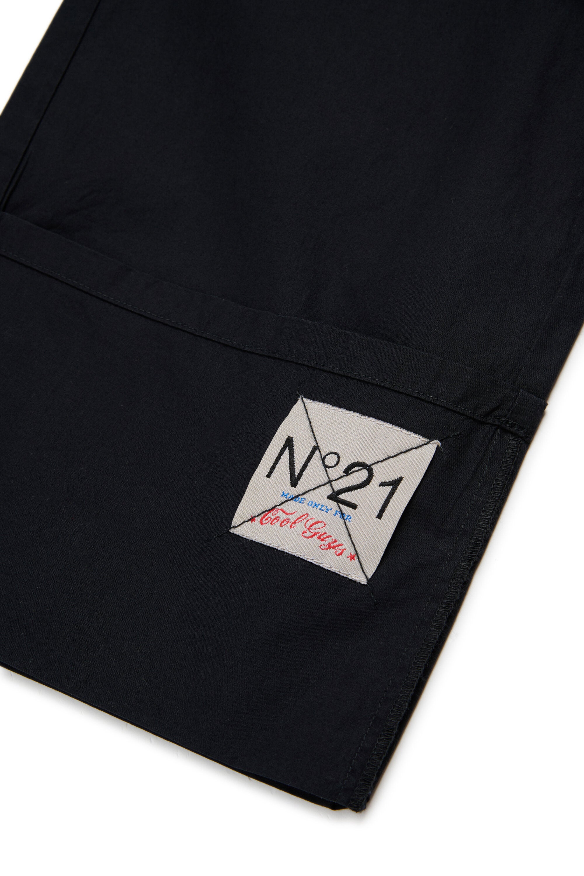 Pantaloni con logo e risvolto