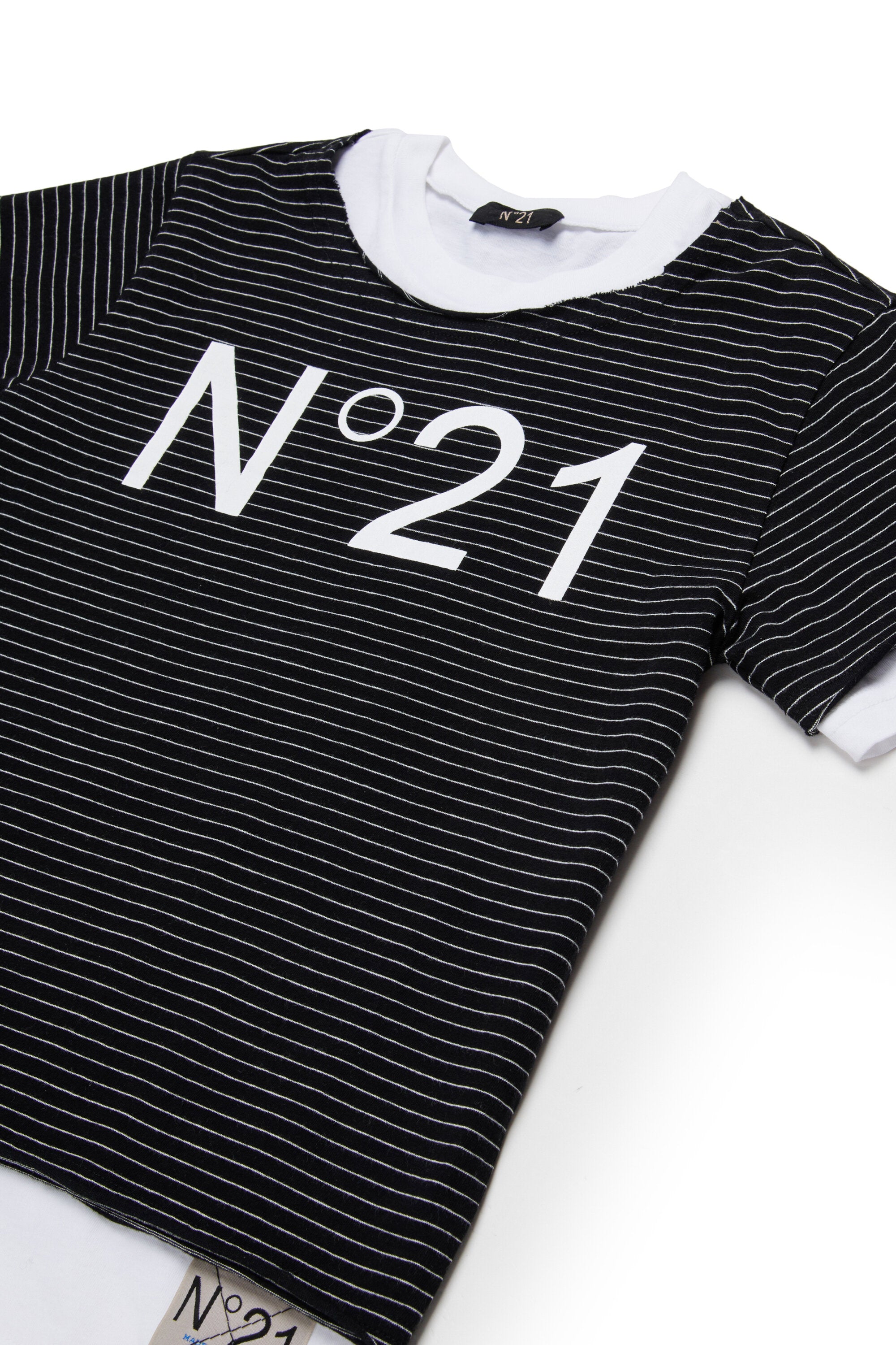 T-shirt con logo frontale