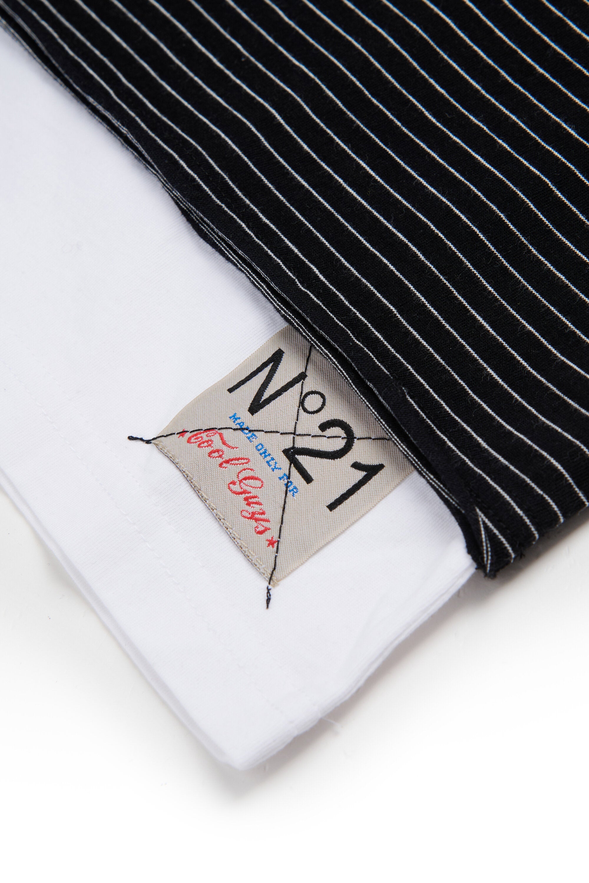 T-shirt con logo frontale