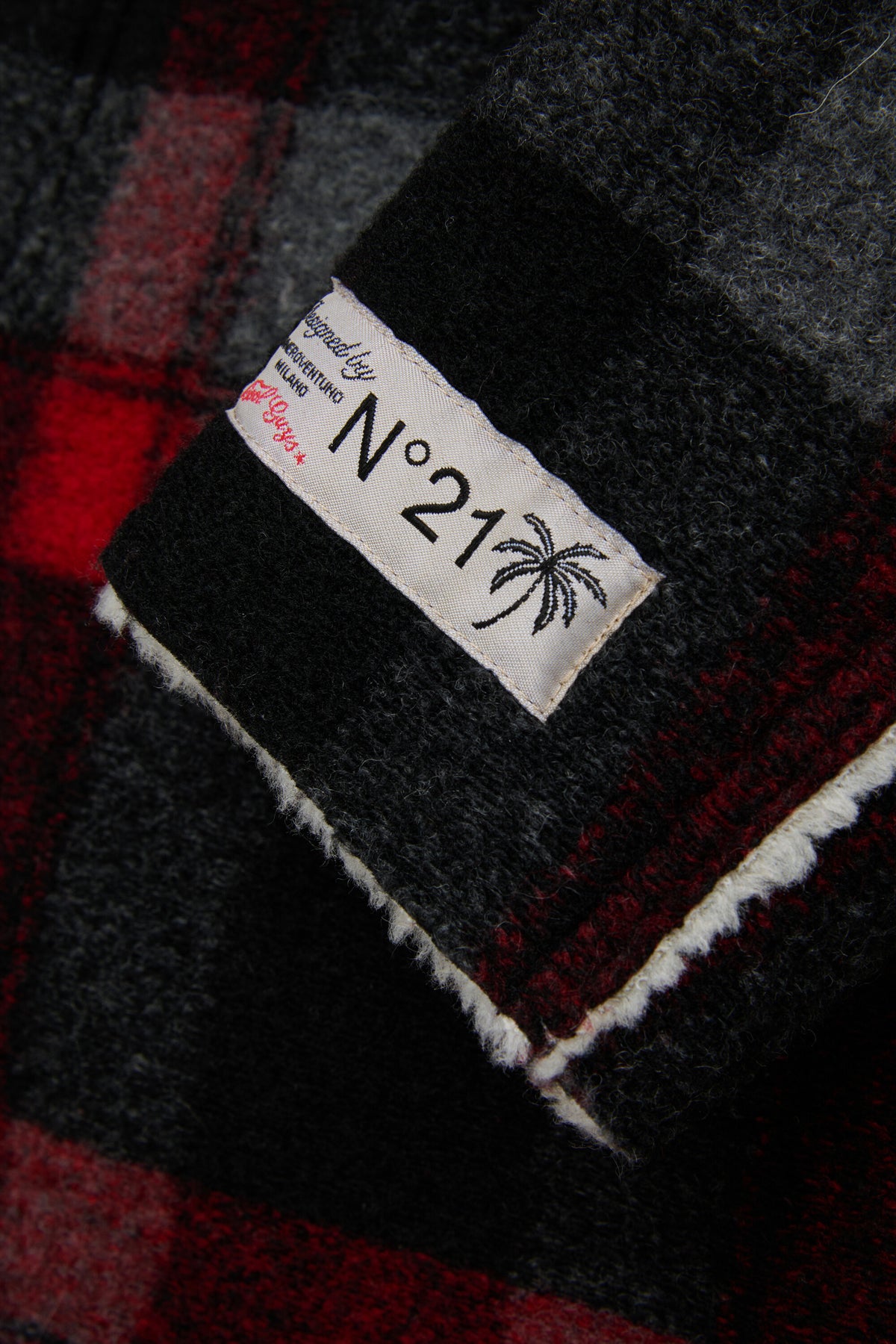 Cappotto a quadri con logo stampato