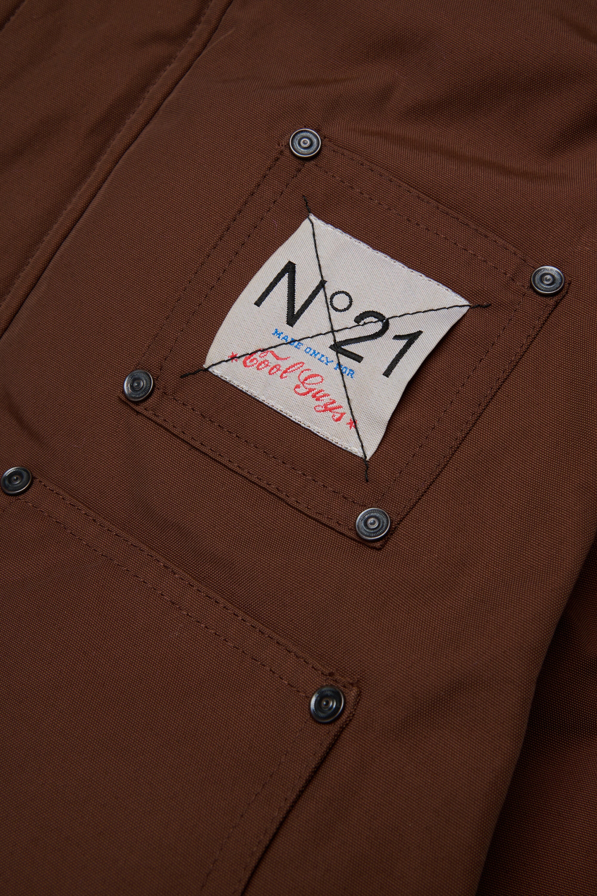 Gefütterte Jacke mit aufgedrucktem Logo