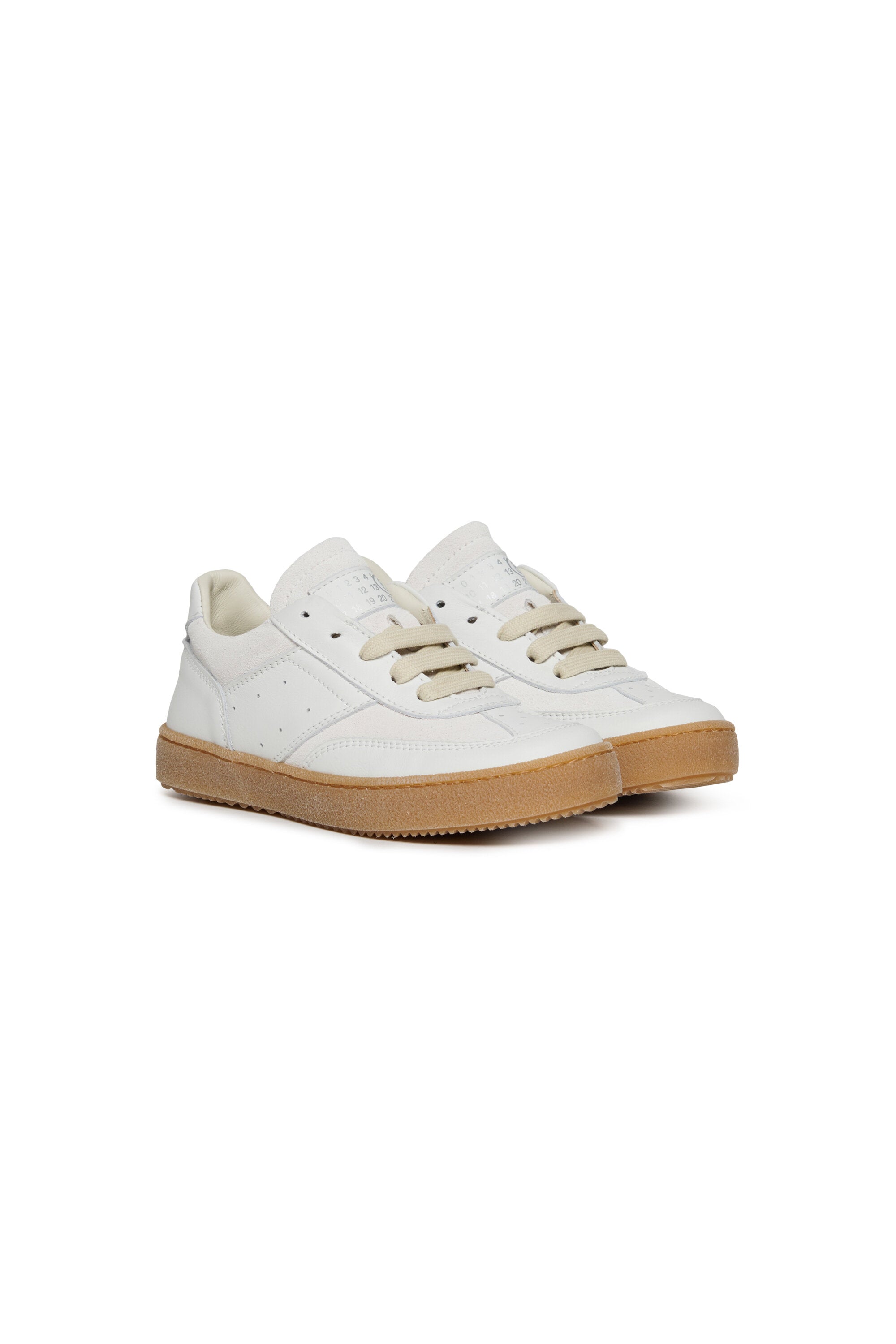 Sneakers court in pelle