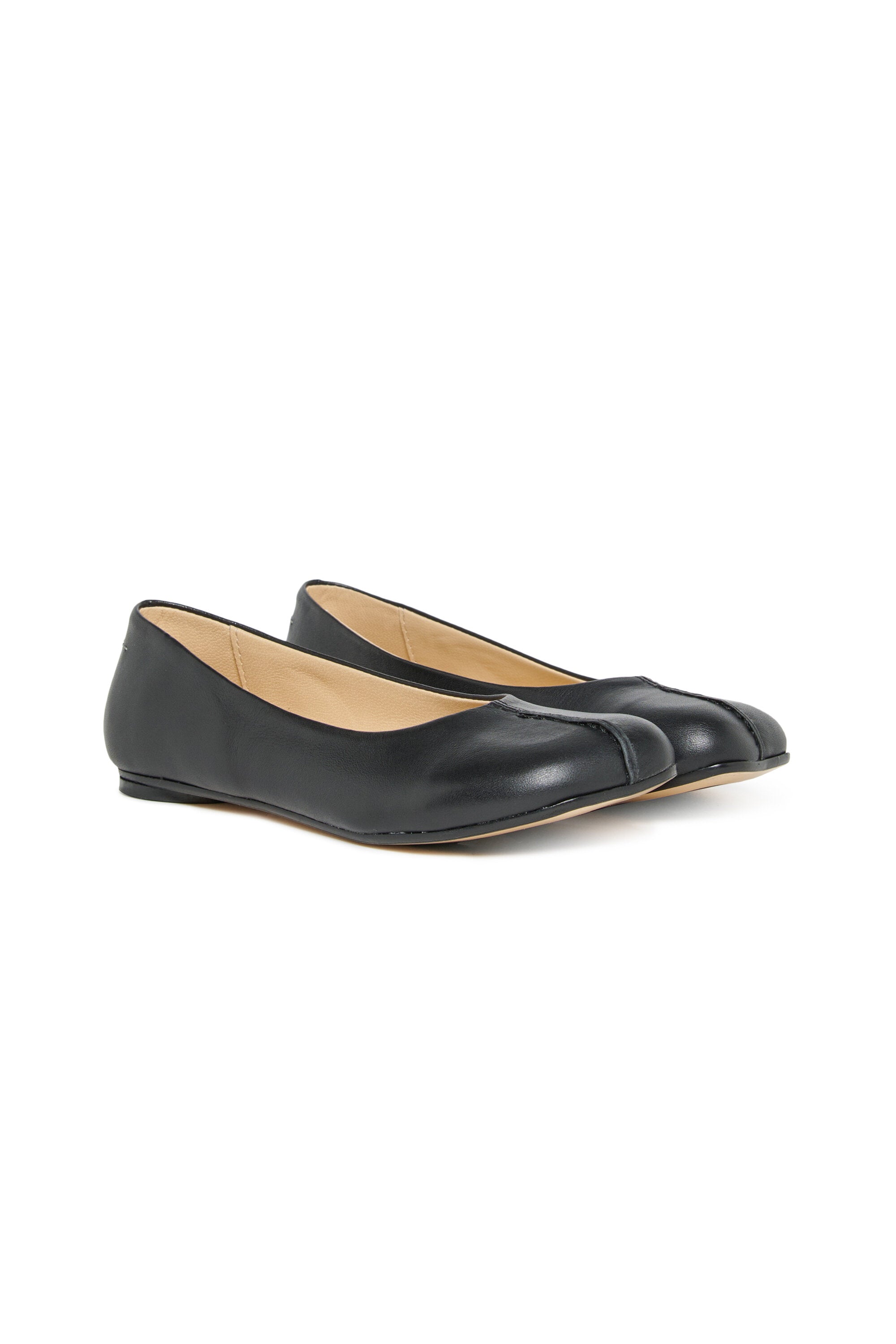 Ballerinas aus Leder mit Ziernähten an der Spitze