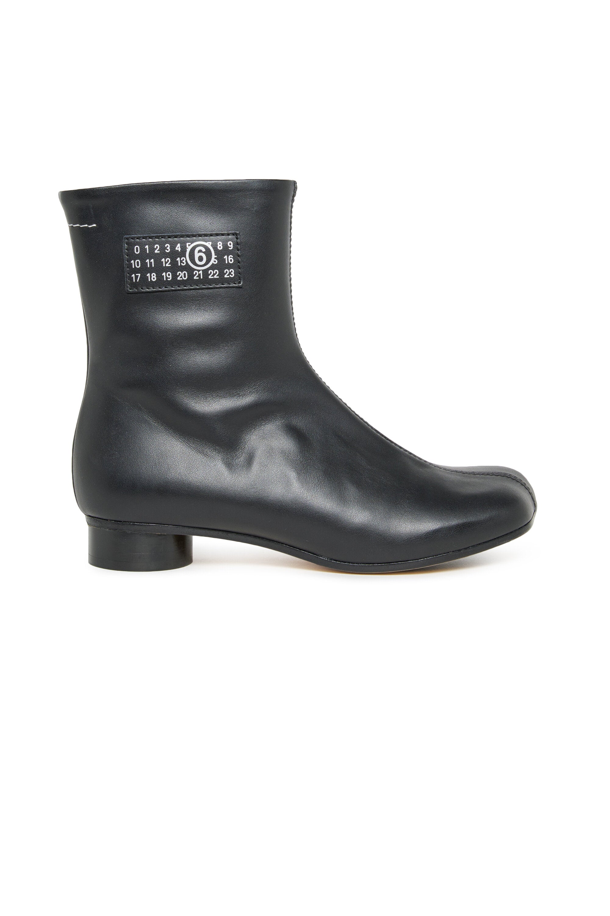 Low leather boots with logo