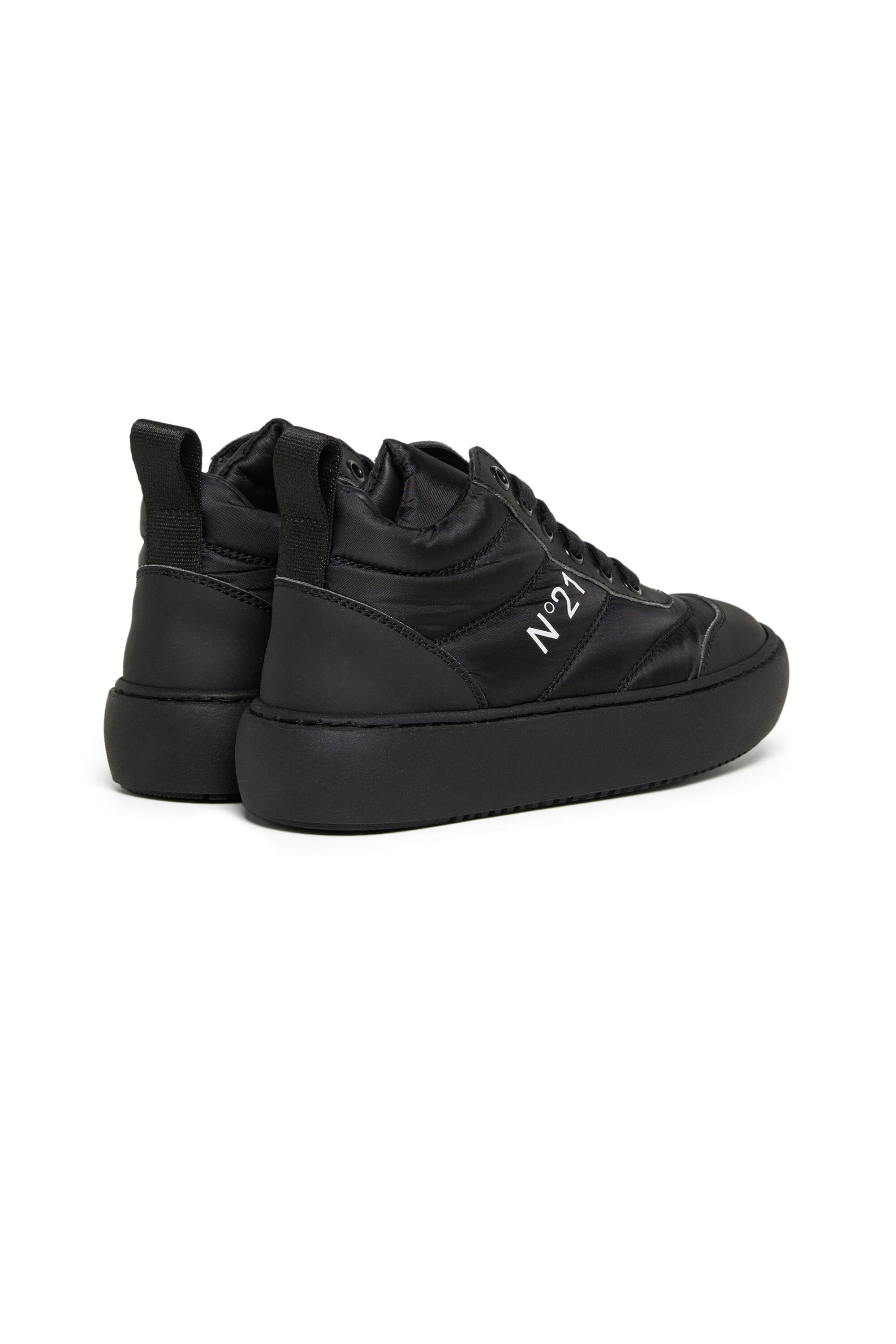 Halbgepolsterte Turnschuhe mit Logo
