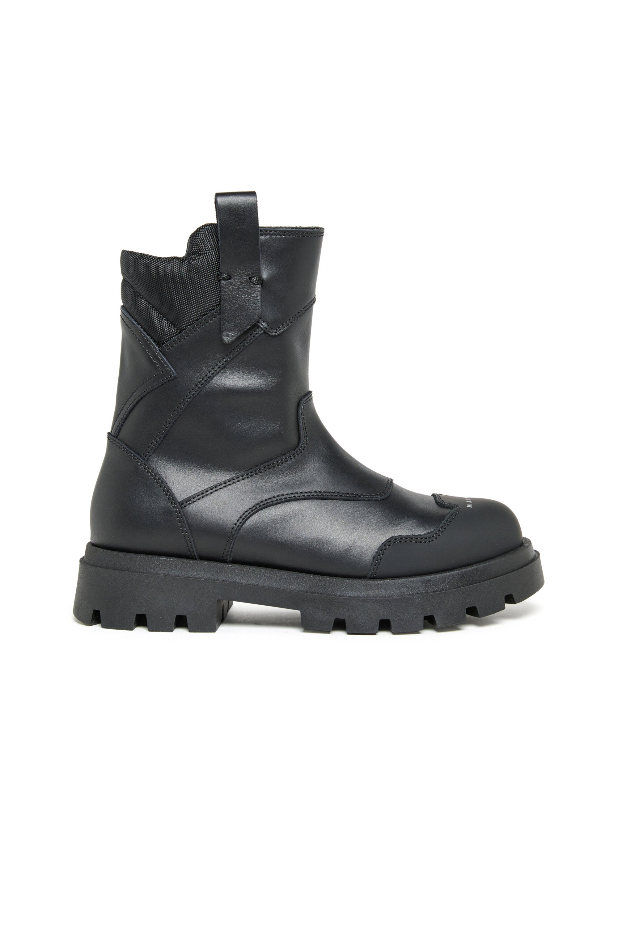 Low leather boots with logo