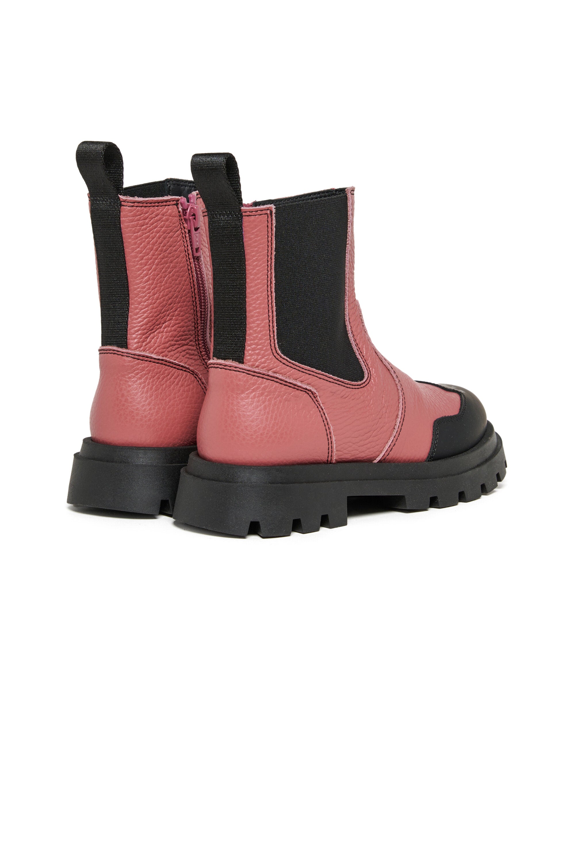 Chelsea-Stiefel mit Logo an der Spitze