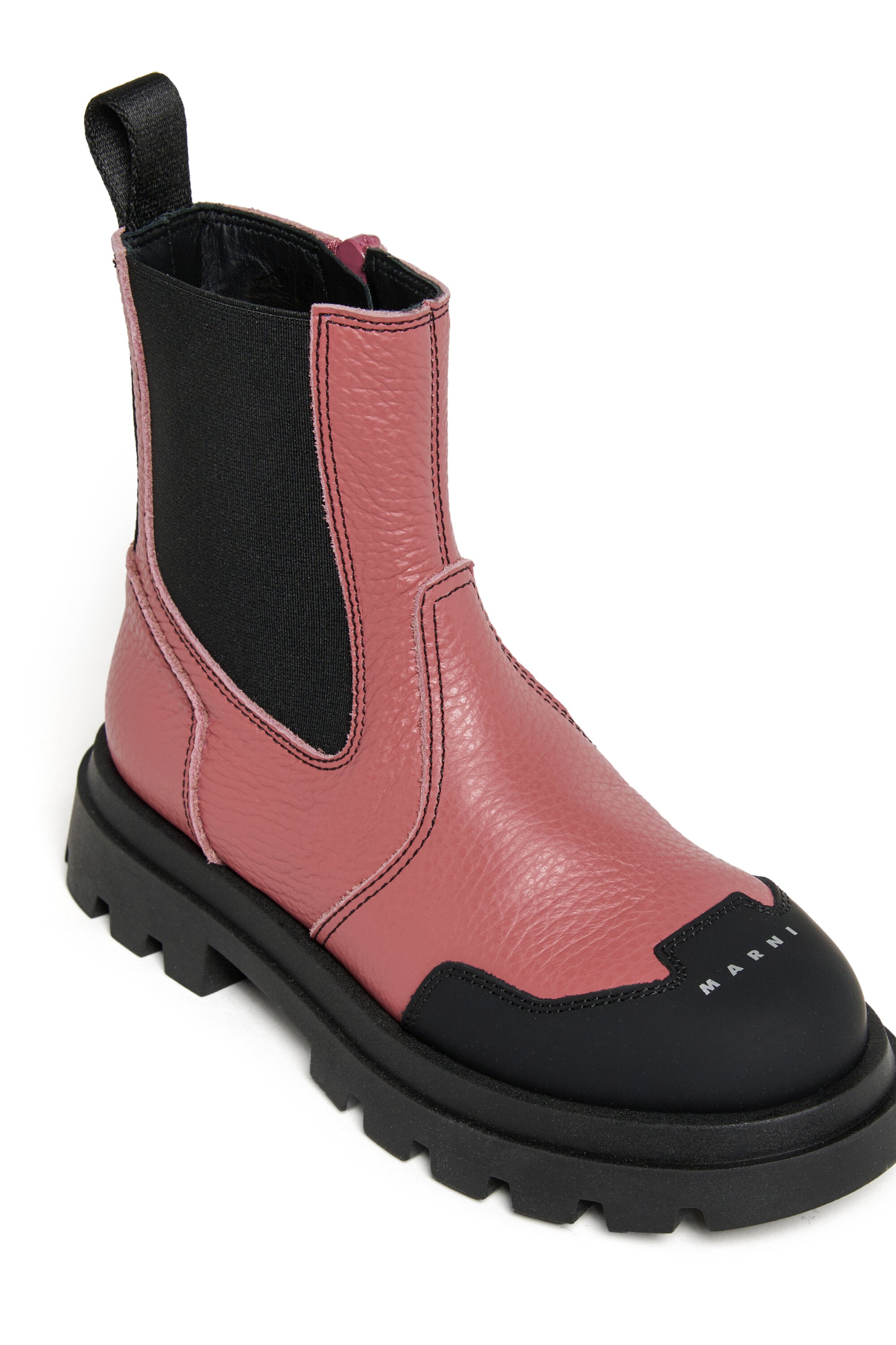 Chelsea-Stiefel mit Logo an der Spitze