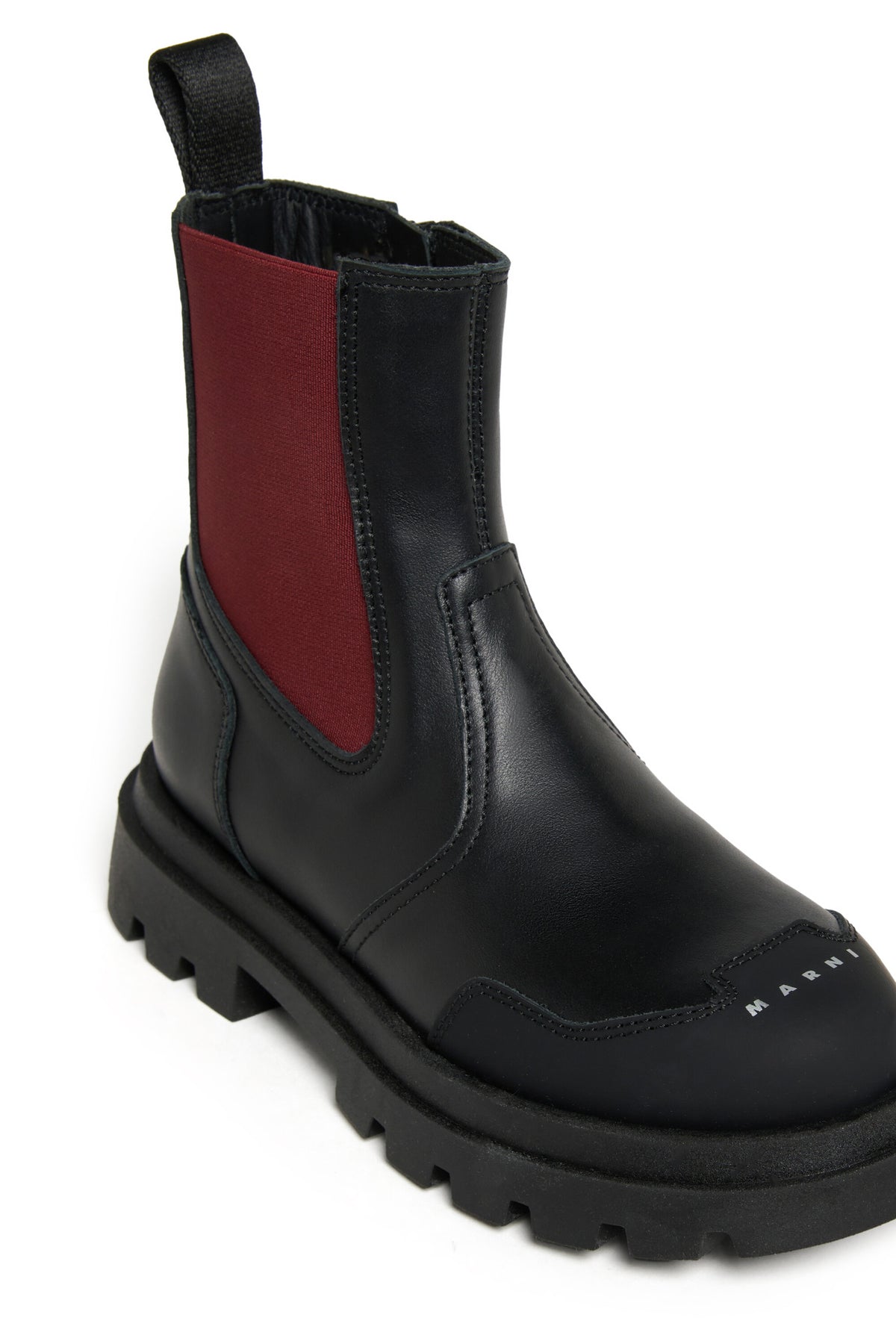 Chelsea-Stiefel mit Logo an der Spitze