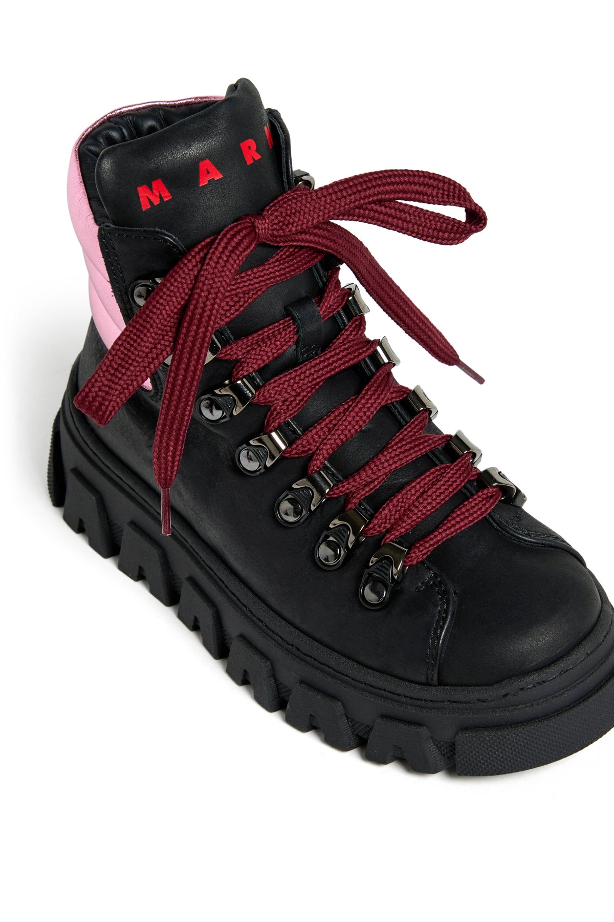 Hiking boots with contrasting collar