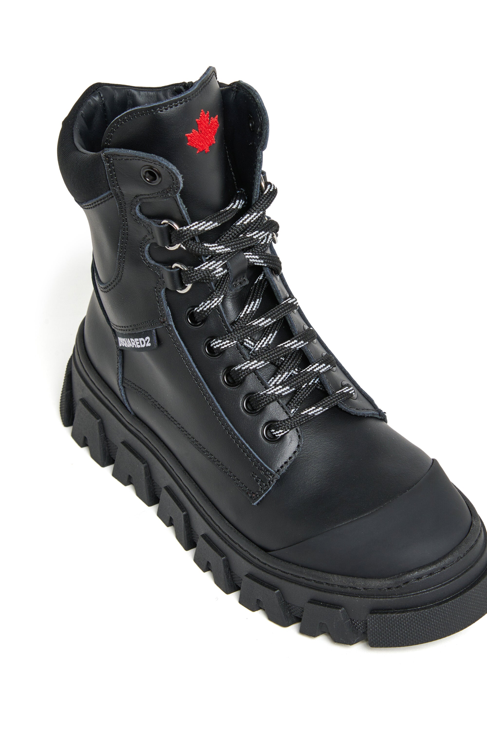 Kampfstiefel mit klobigen Sohlen