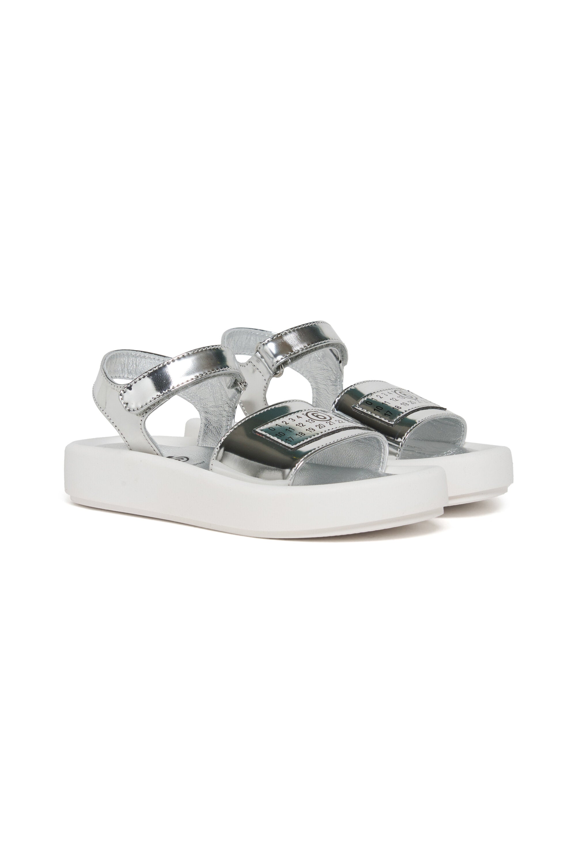 Sandali metallici con logo