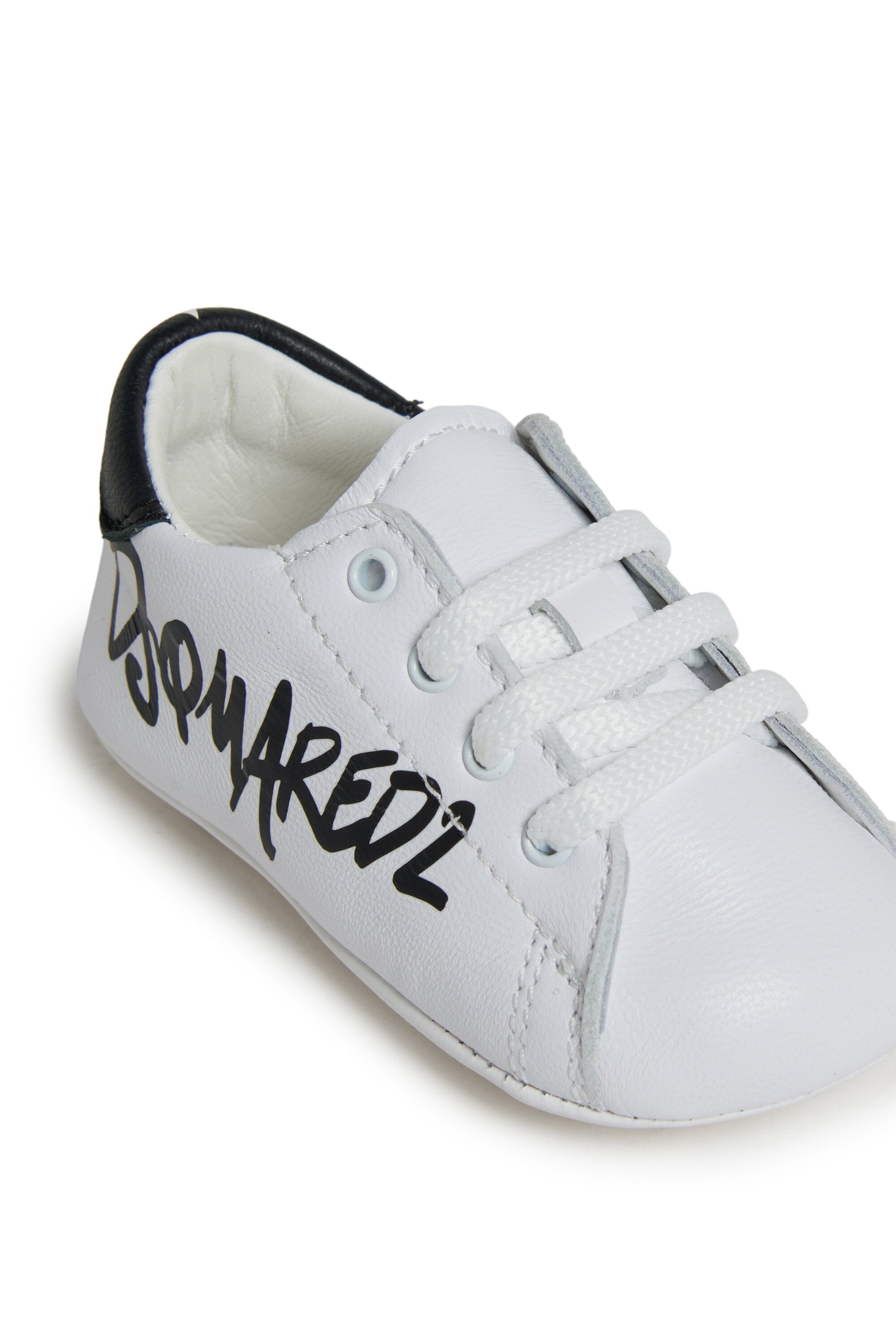 Sneakers mit Logo