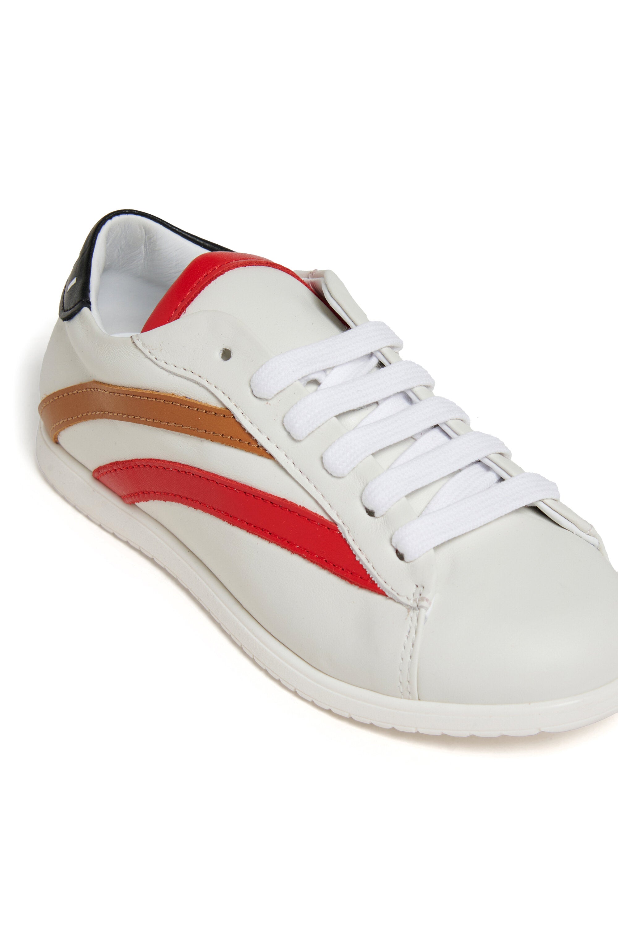Sneaker mit Logo an der Ferse