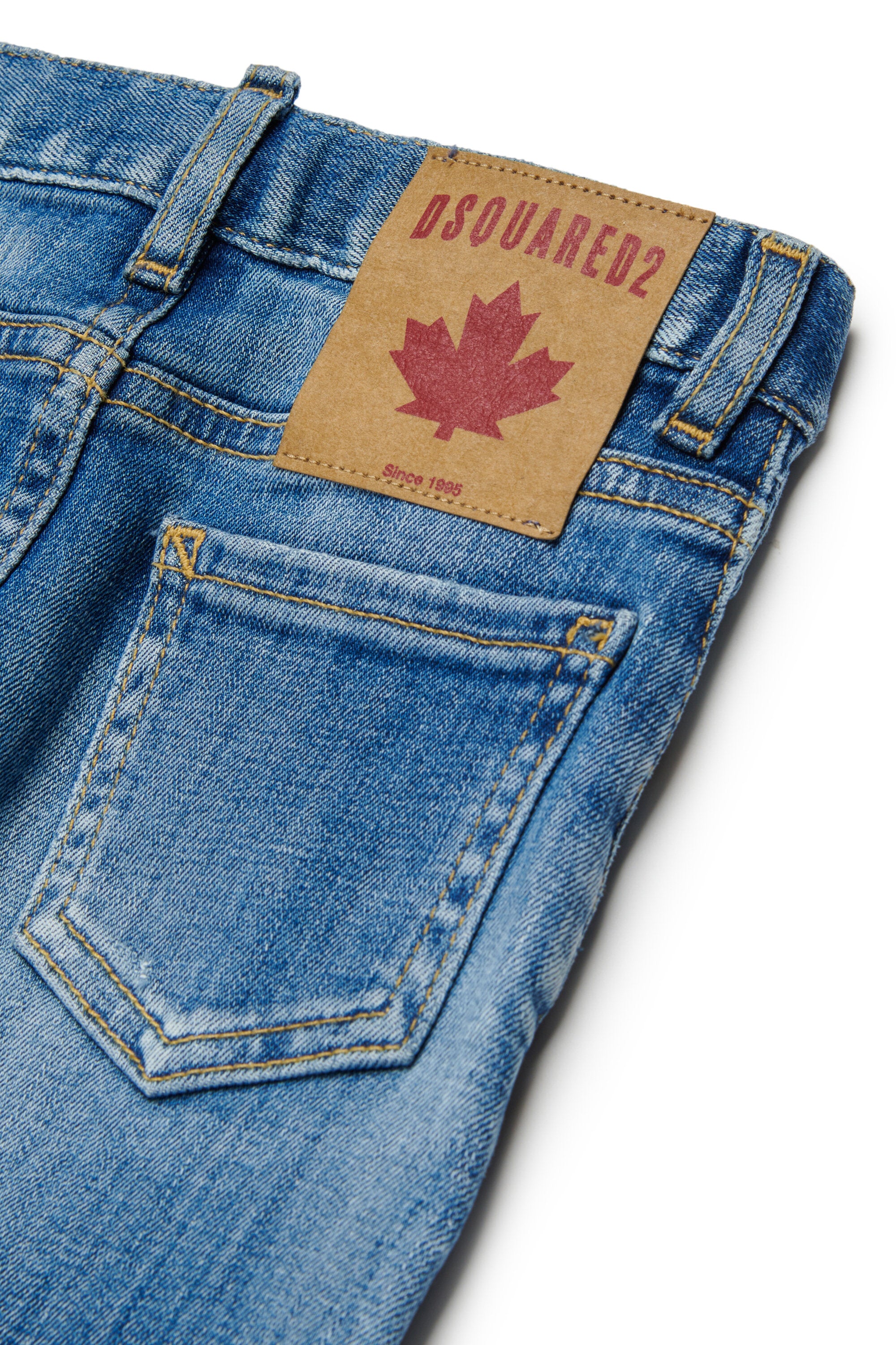 Jeans slim lavado azul claro