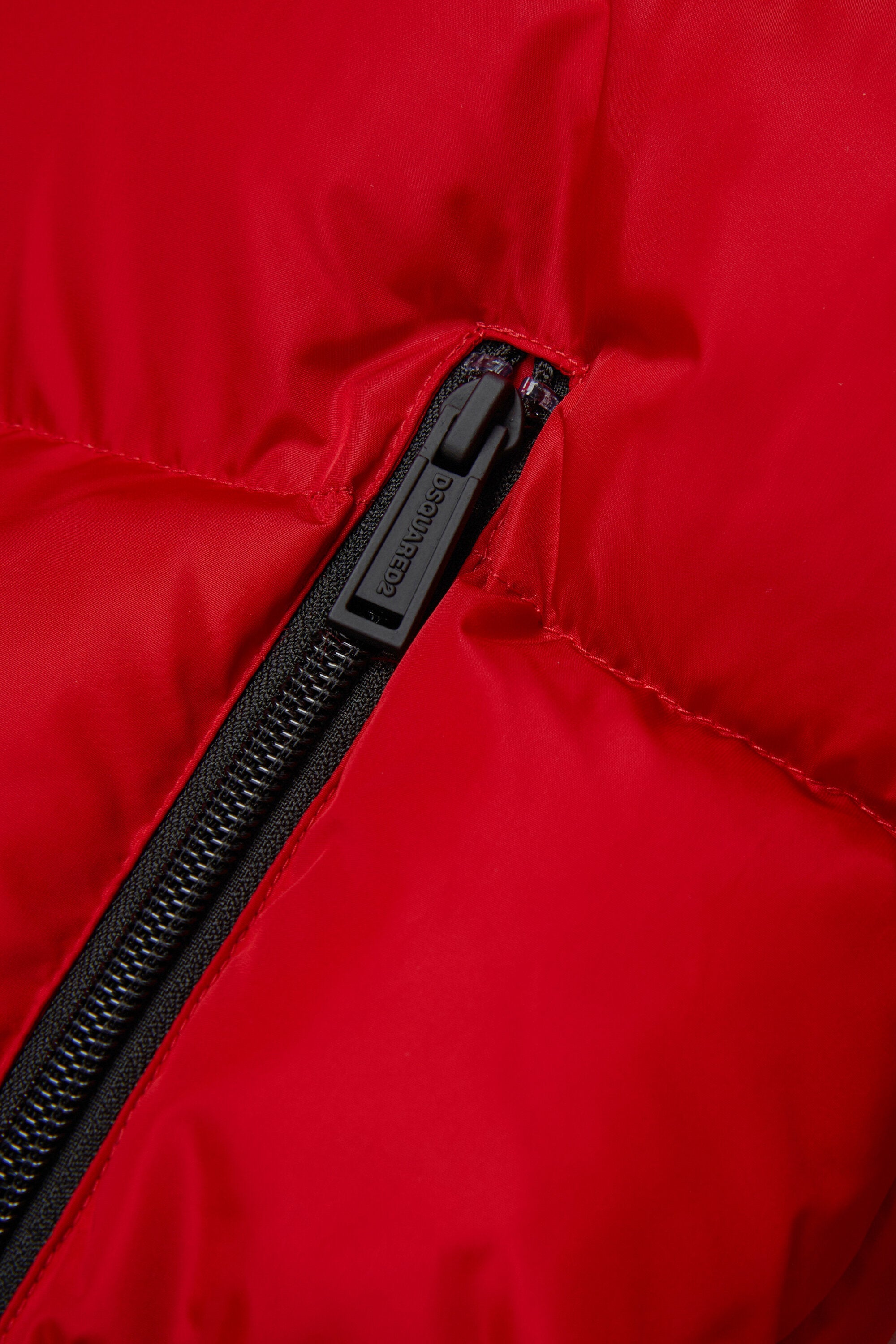 Chaqueta corta acolchada con capucha y logotipo DSQUARED2