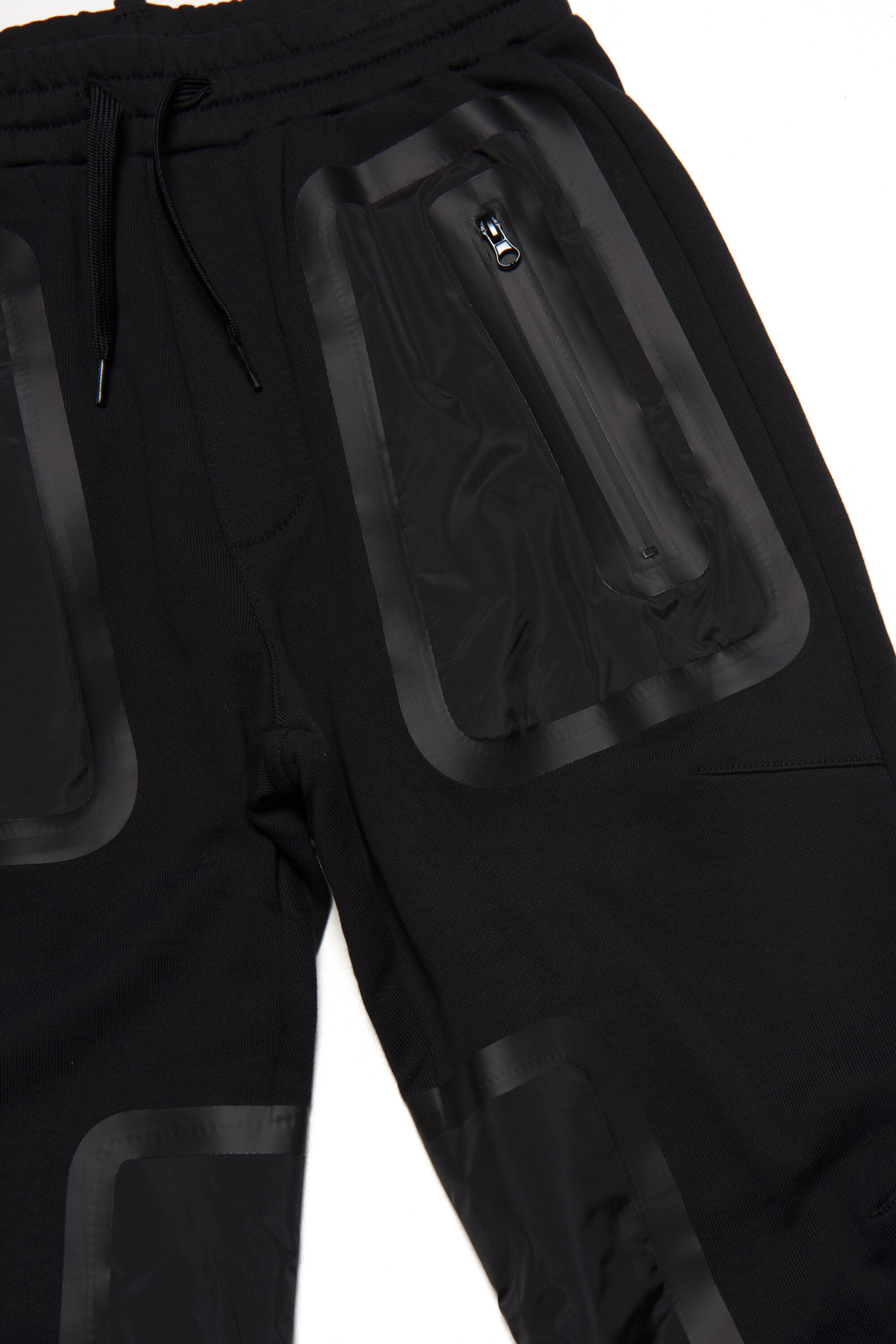 Jogger pants in fleece with heat-sealed inserts
