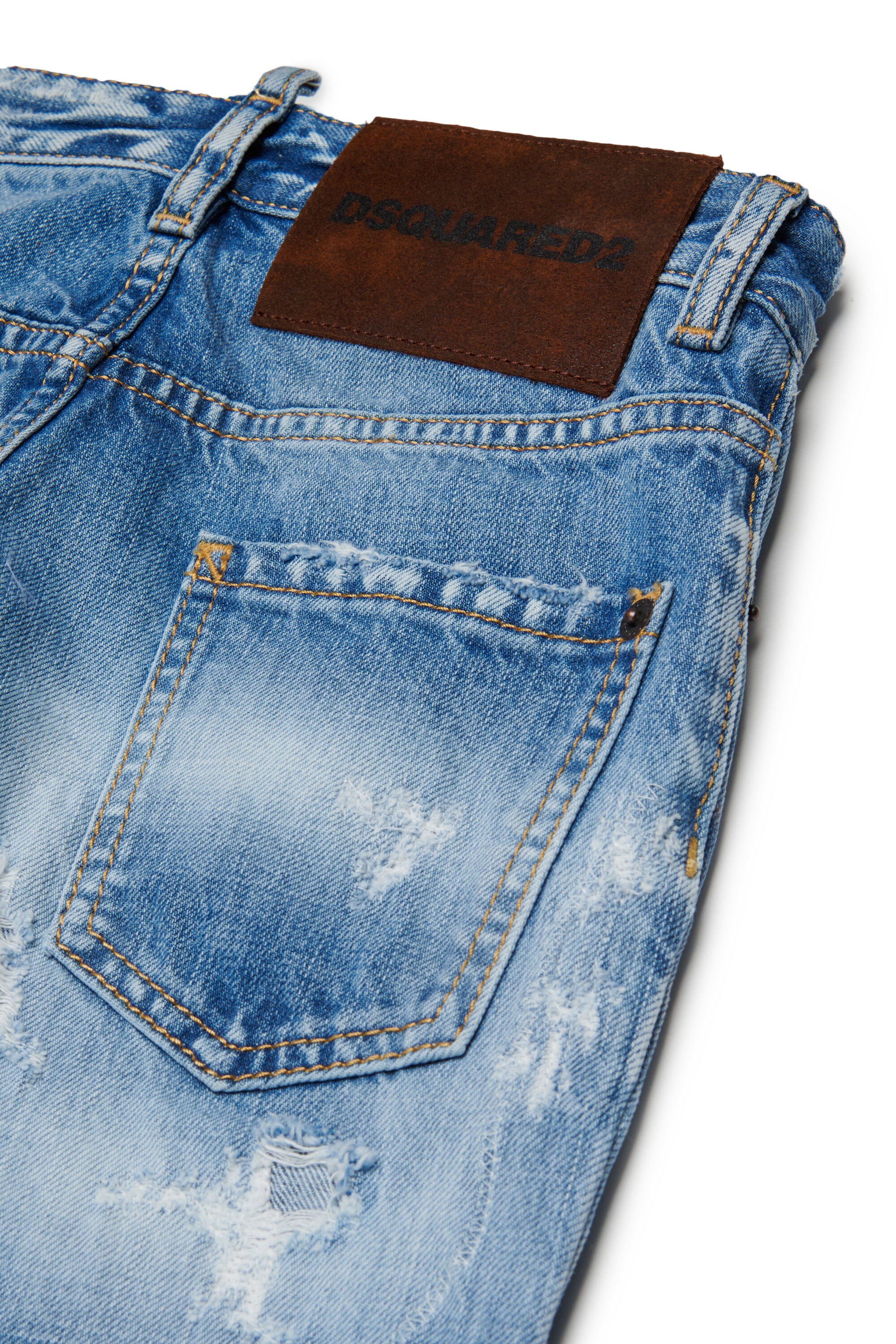 Jeans mit geradem Schnitt in hellblauer Waschung - 642