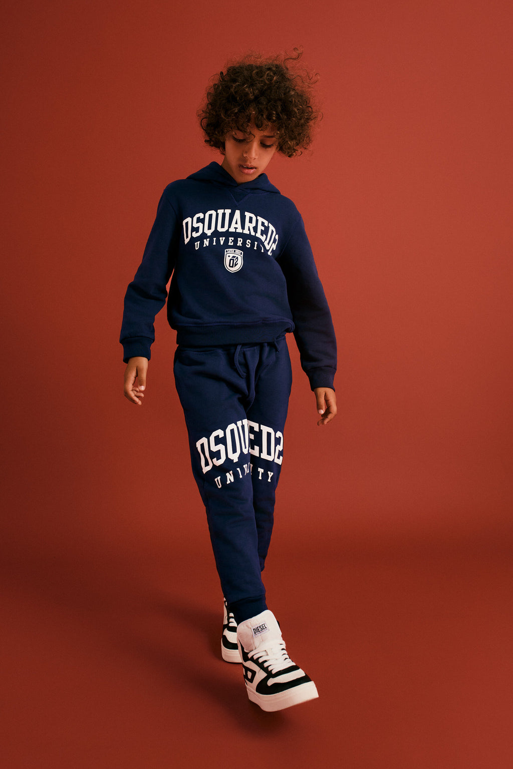 Pantaloni jogger con logo college