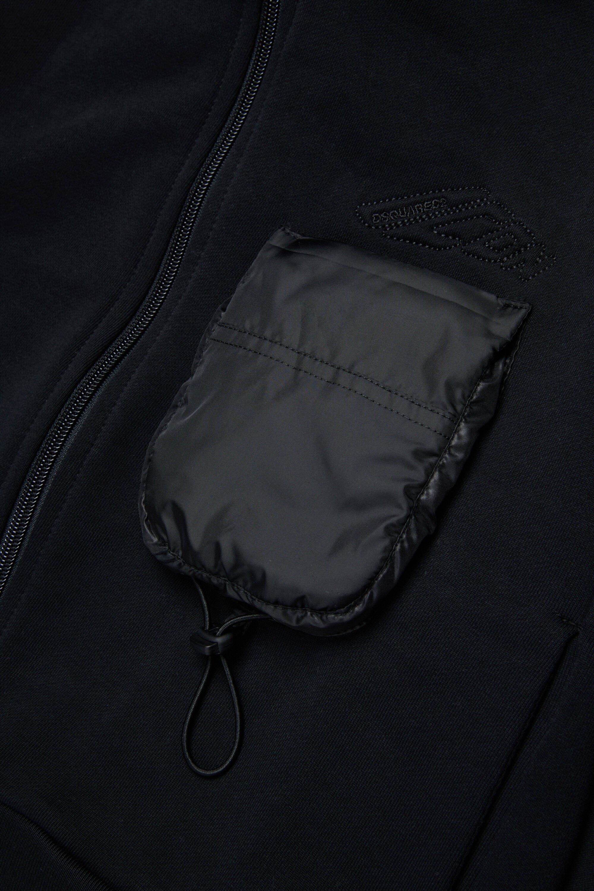 Sudadera con capucha y detalles de nylon