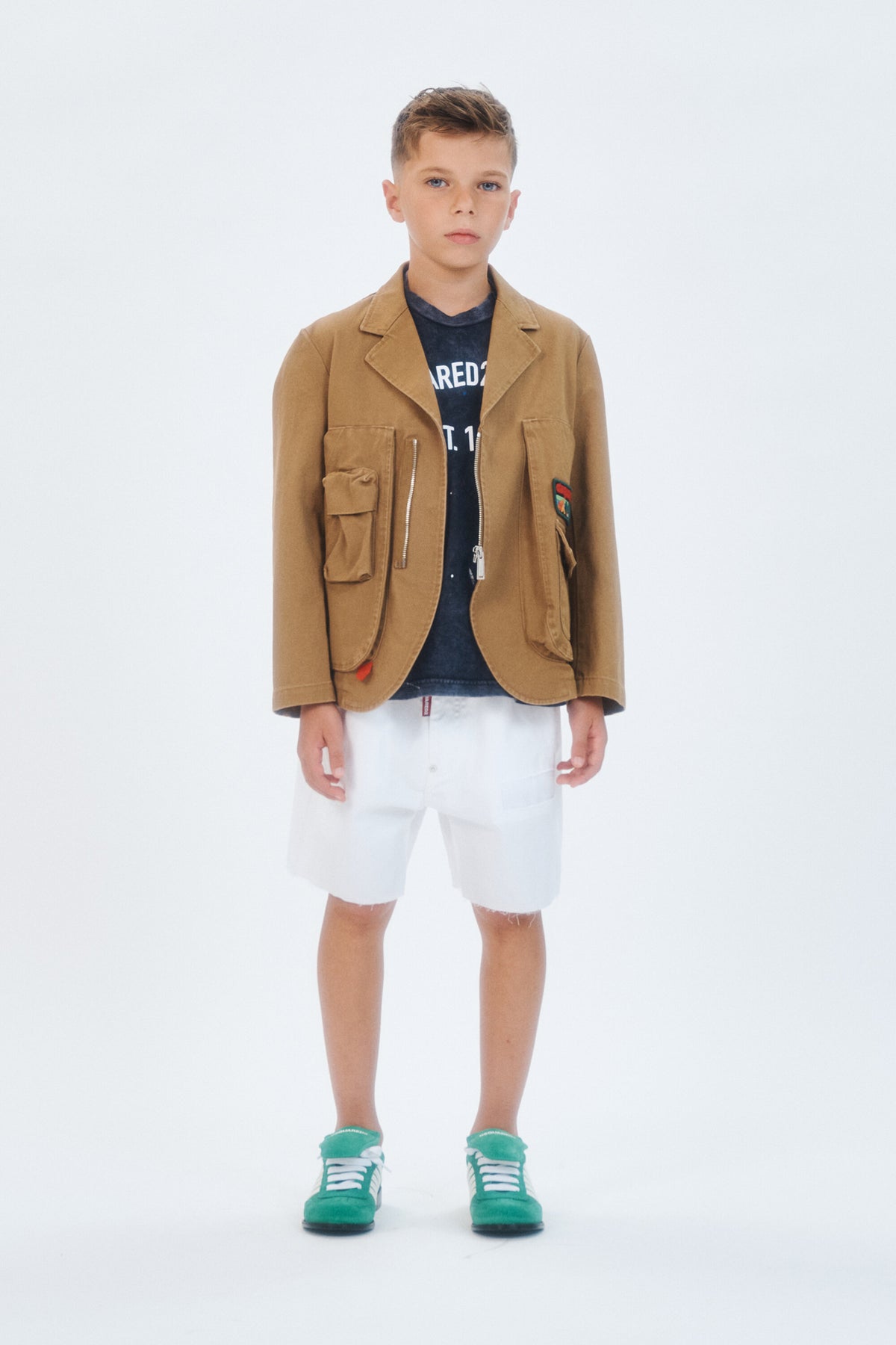Pantalones cortos con logo y detalles desgastados