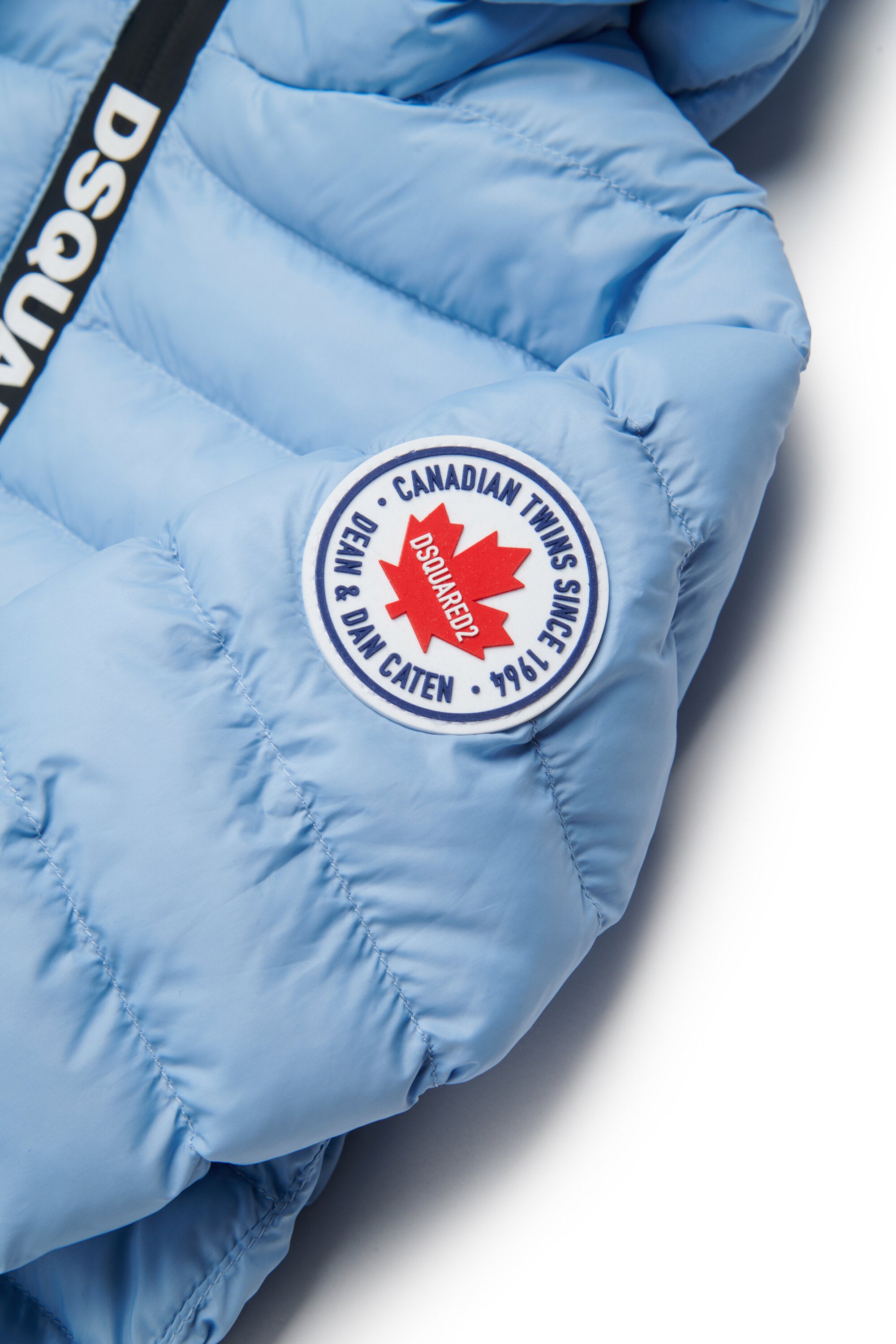 Gefütterte Jacke mit aufgedrucktem Logo