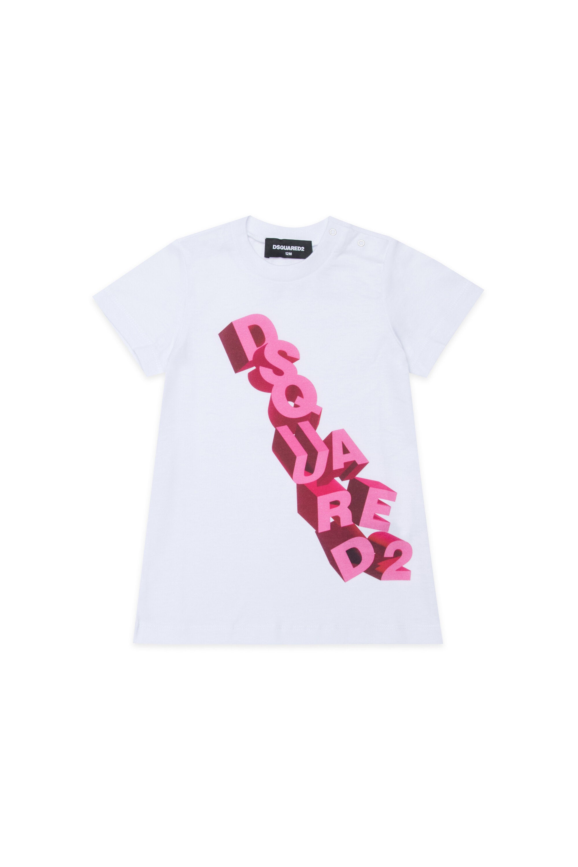 Camiseta con logo tridimensional