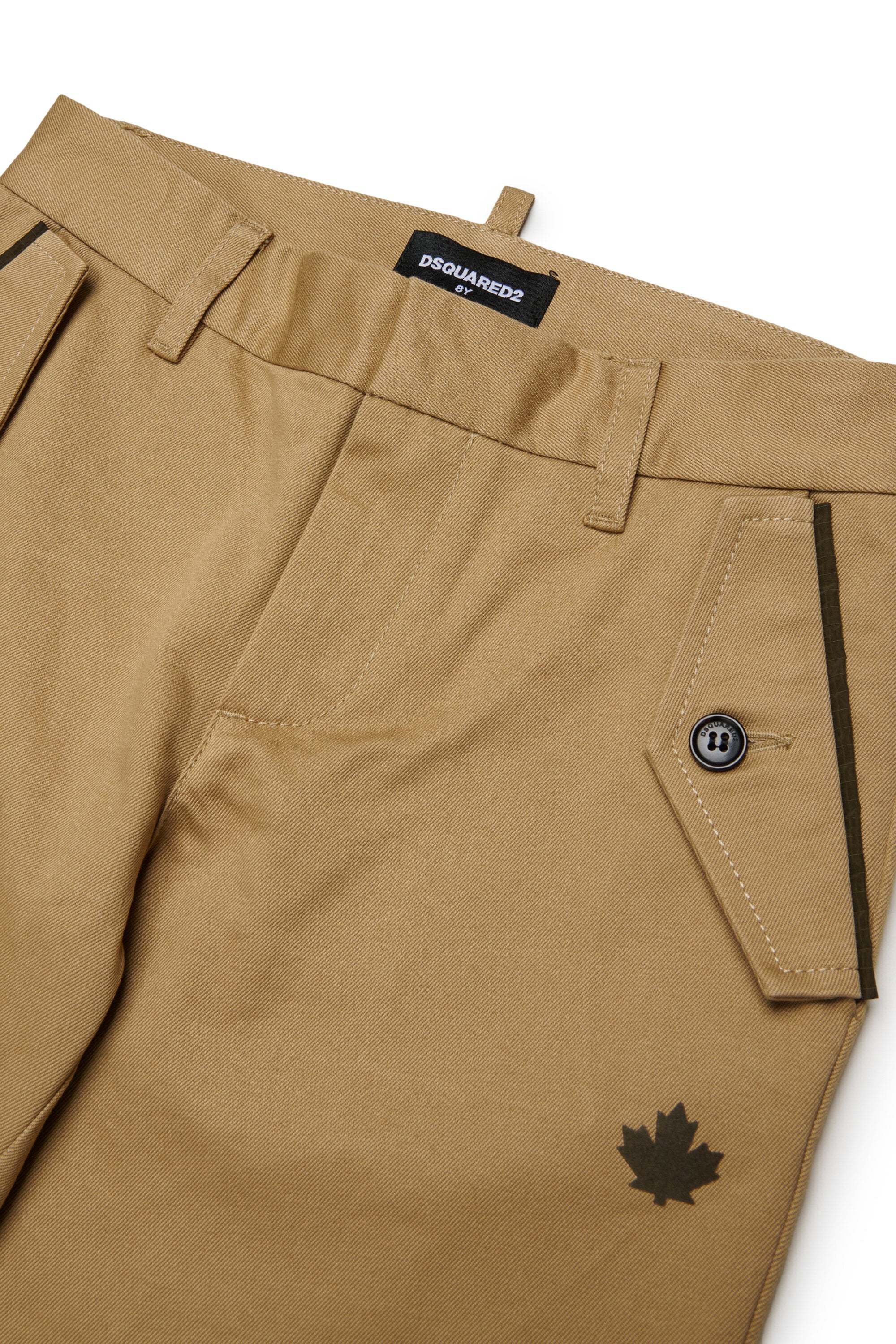 Pantaloni chino con dettaglio tasche