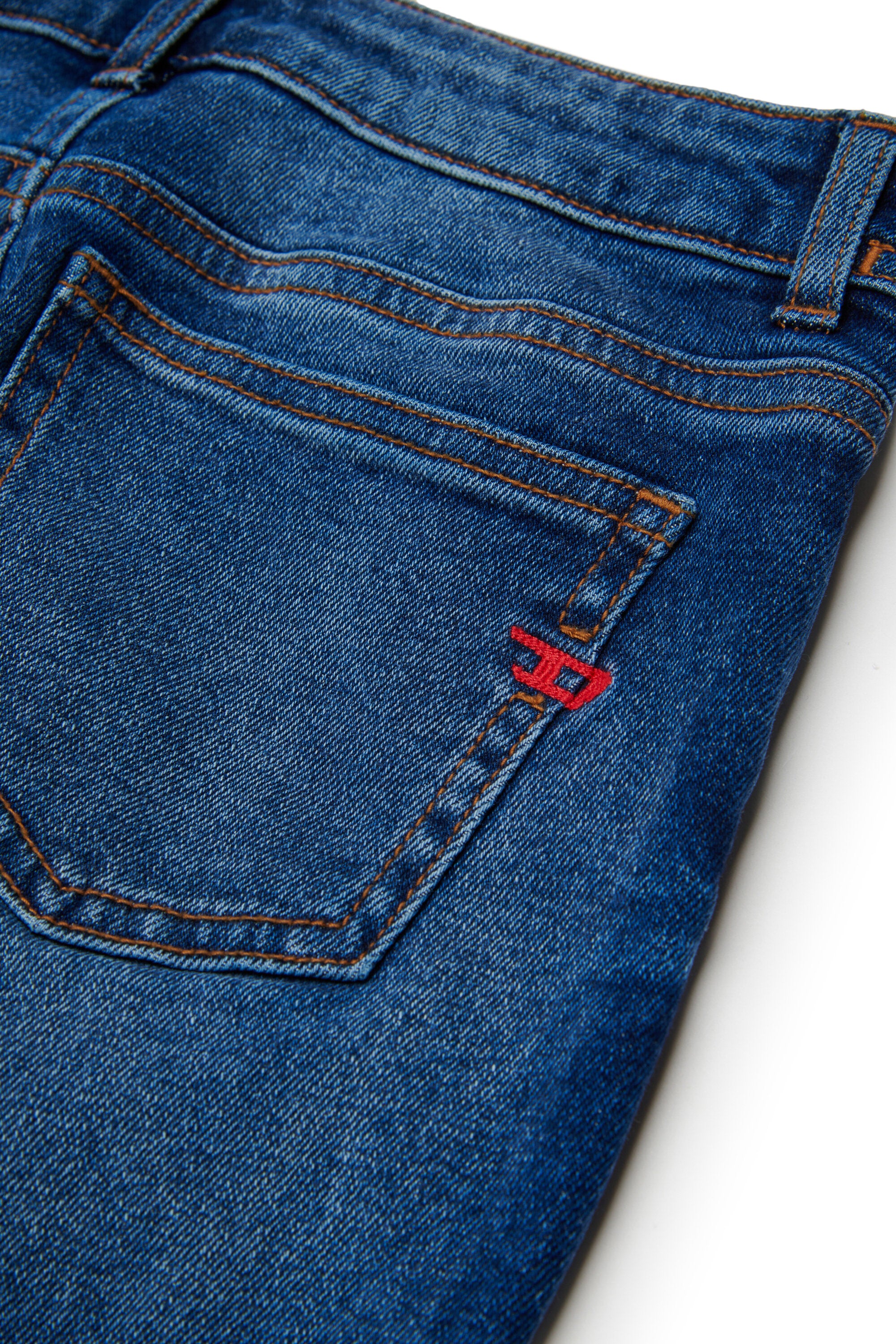 Jeans Slim-Passform in mittelblauer Waschung - 2004