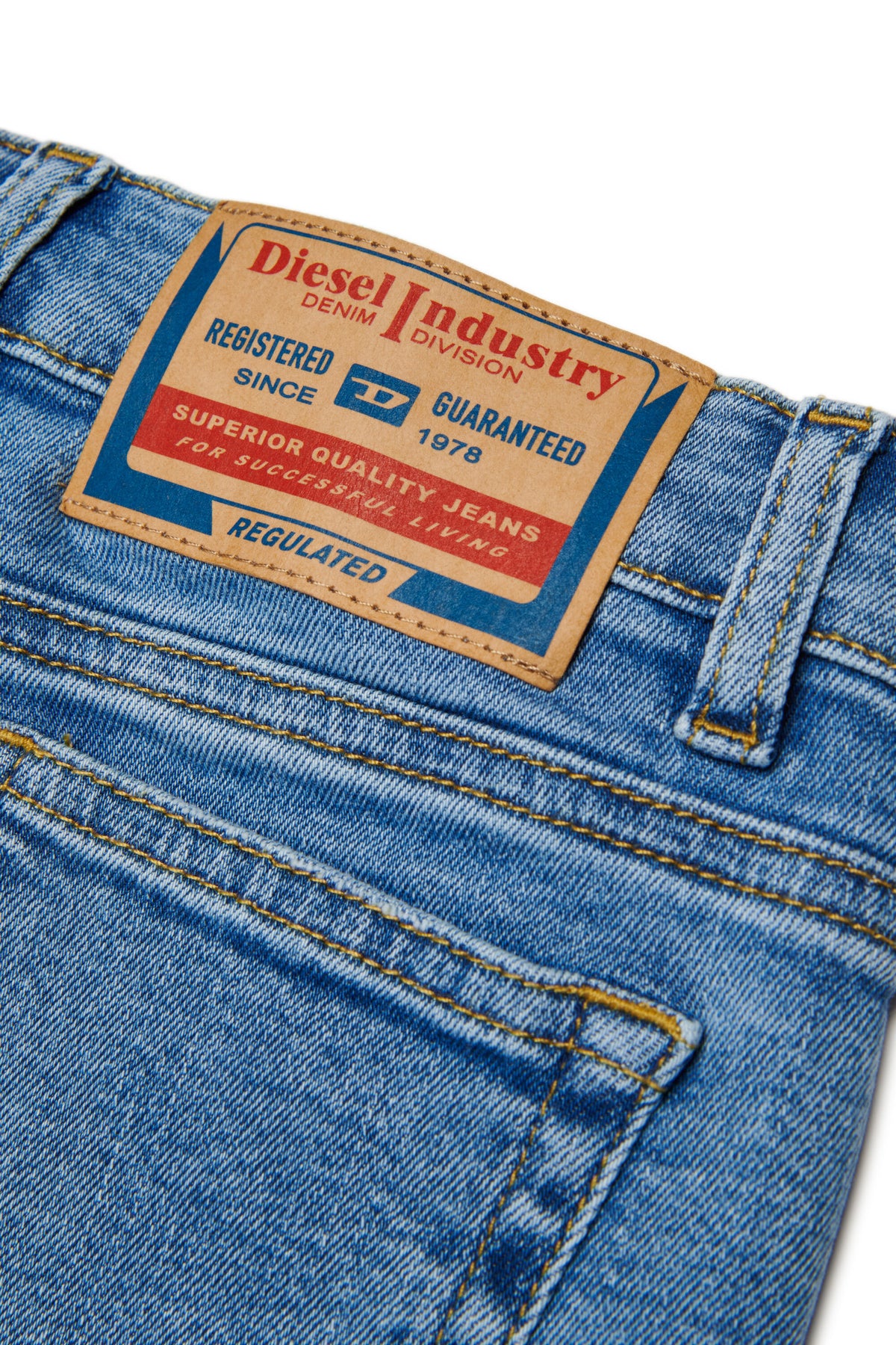 Flare-Fit-Jeans, hellblaue Waschung - 1978